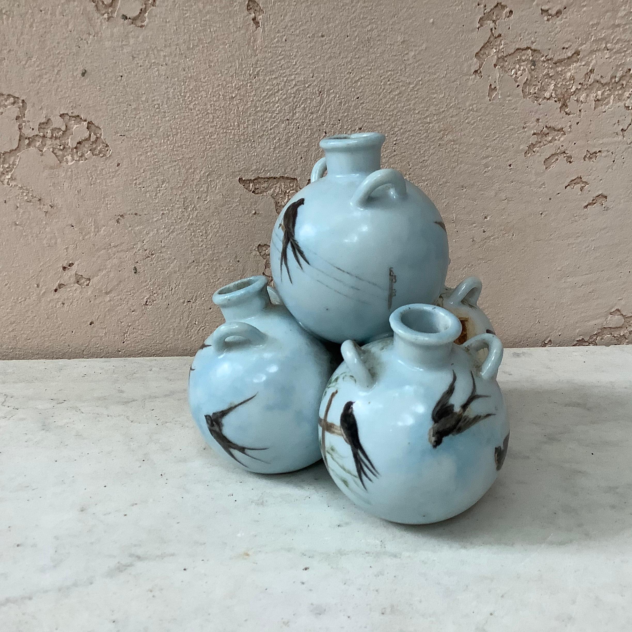 Jarrón triple francés Golondrinas, hacia 1900 Francés en venta