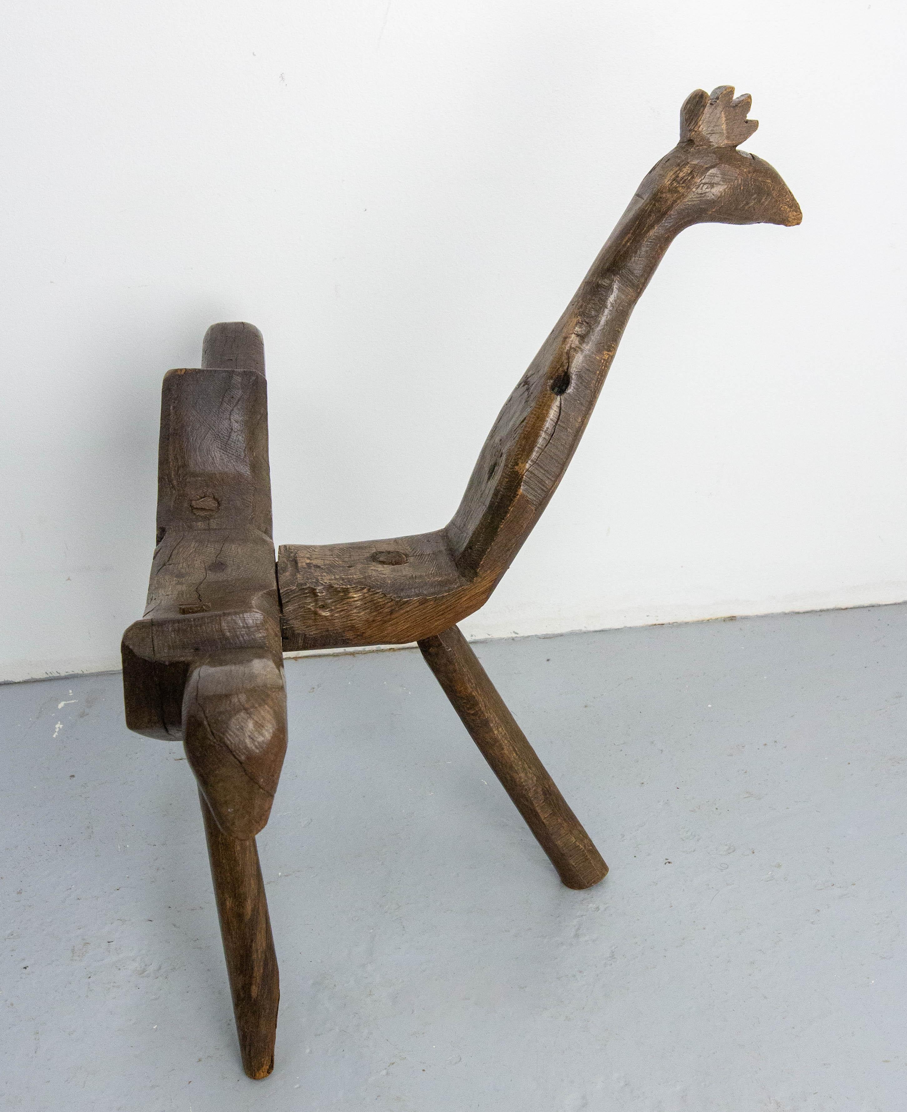 Cuir Chaise tripode française à trois pieds en bois figuratif oiseau 19ème siècle en vente