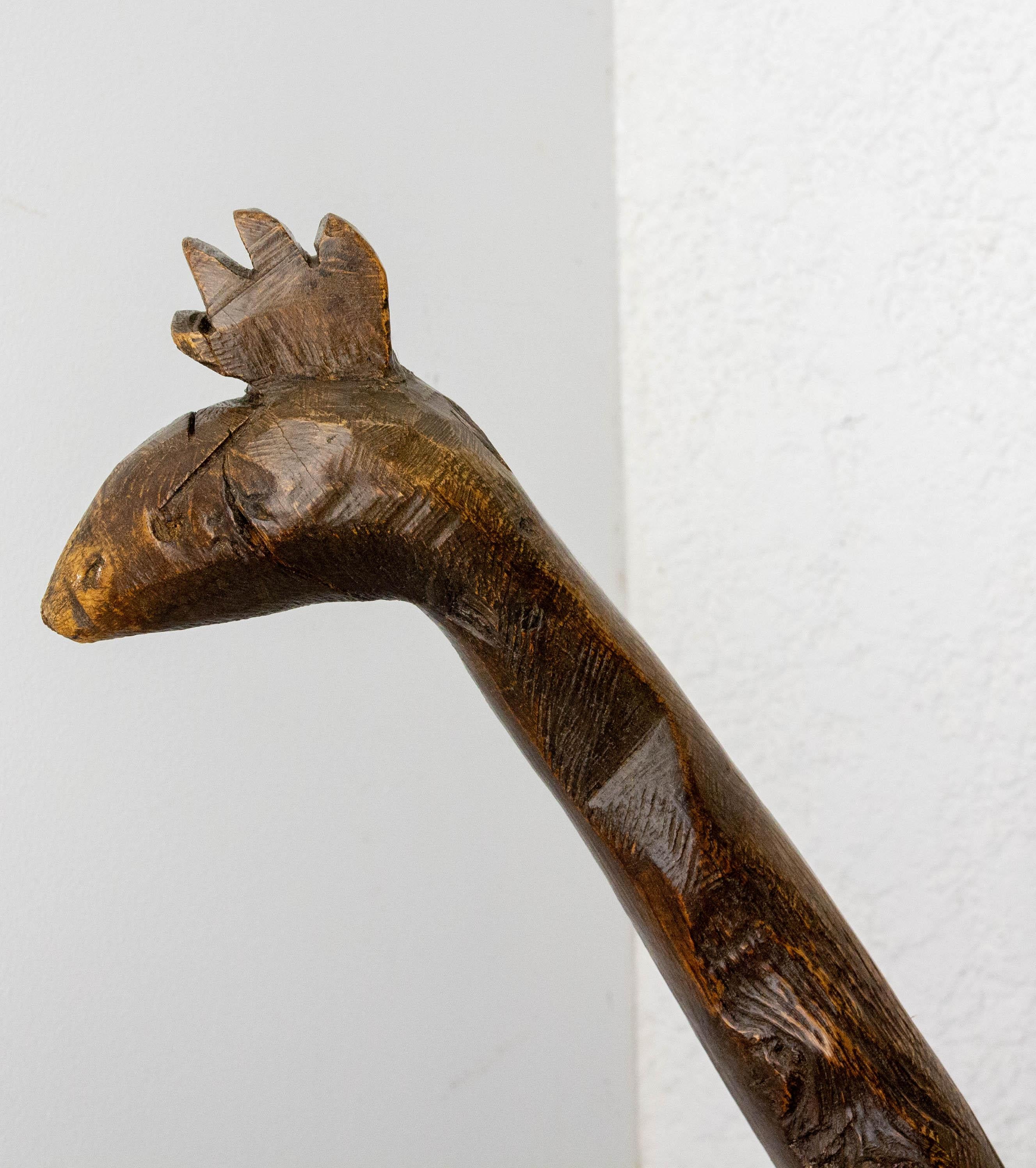 Chaise tripode française à trois pieds en bois figuratif oiseau 19ème siècle en vente 1