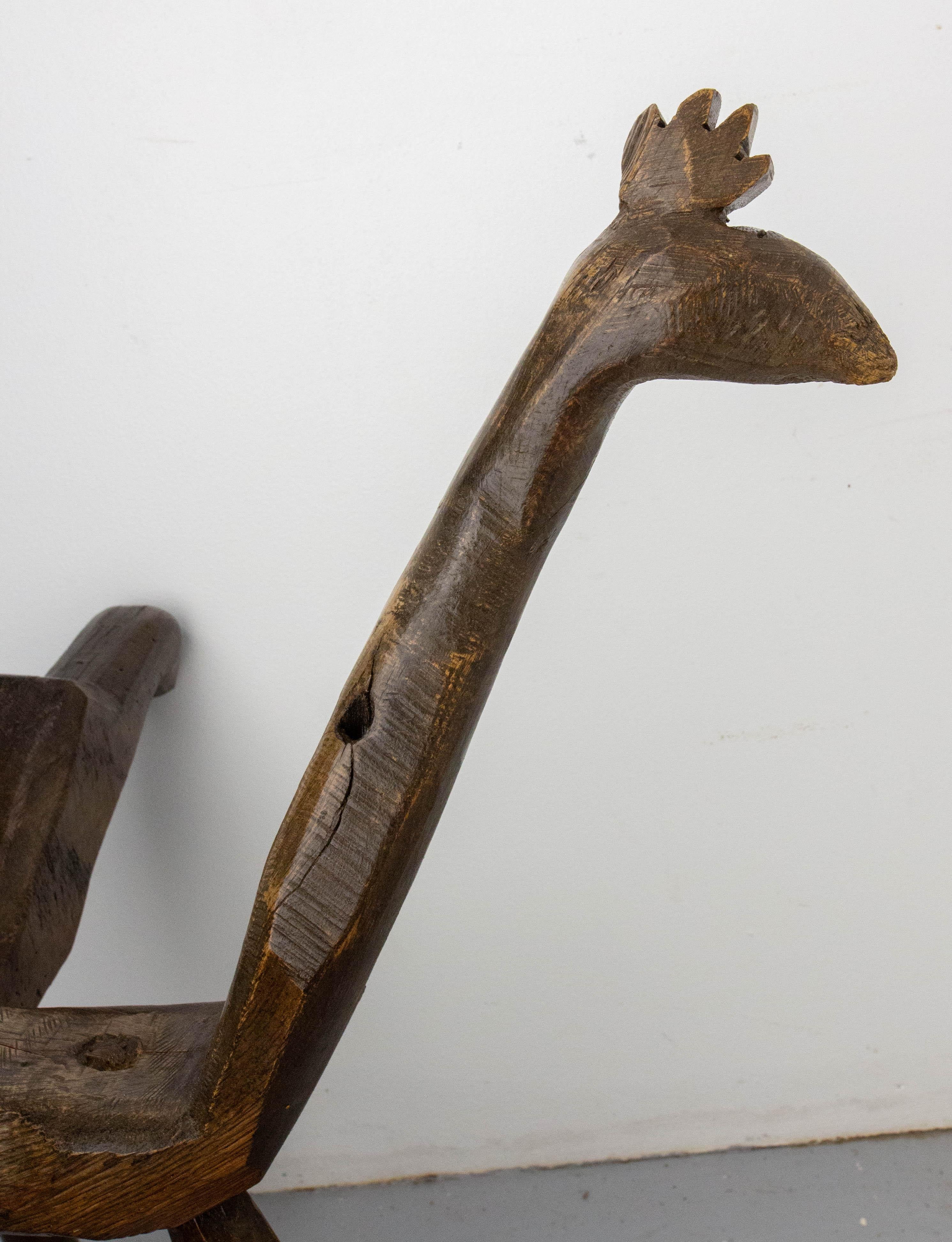 Chaise tripode française à trois pieds en bois figuratif oiseau 19ème siècle en vente 2