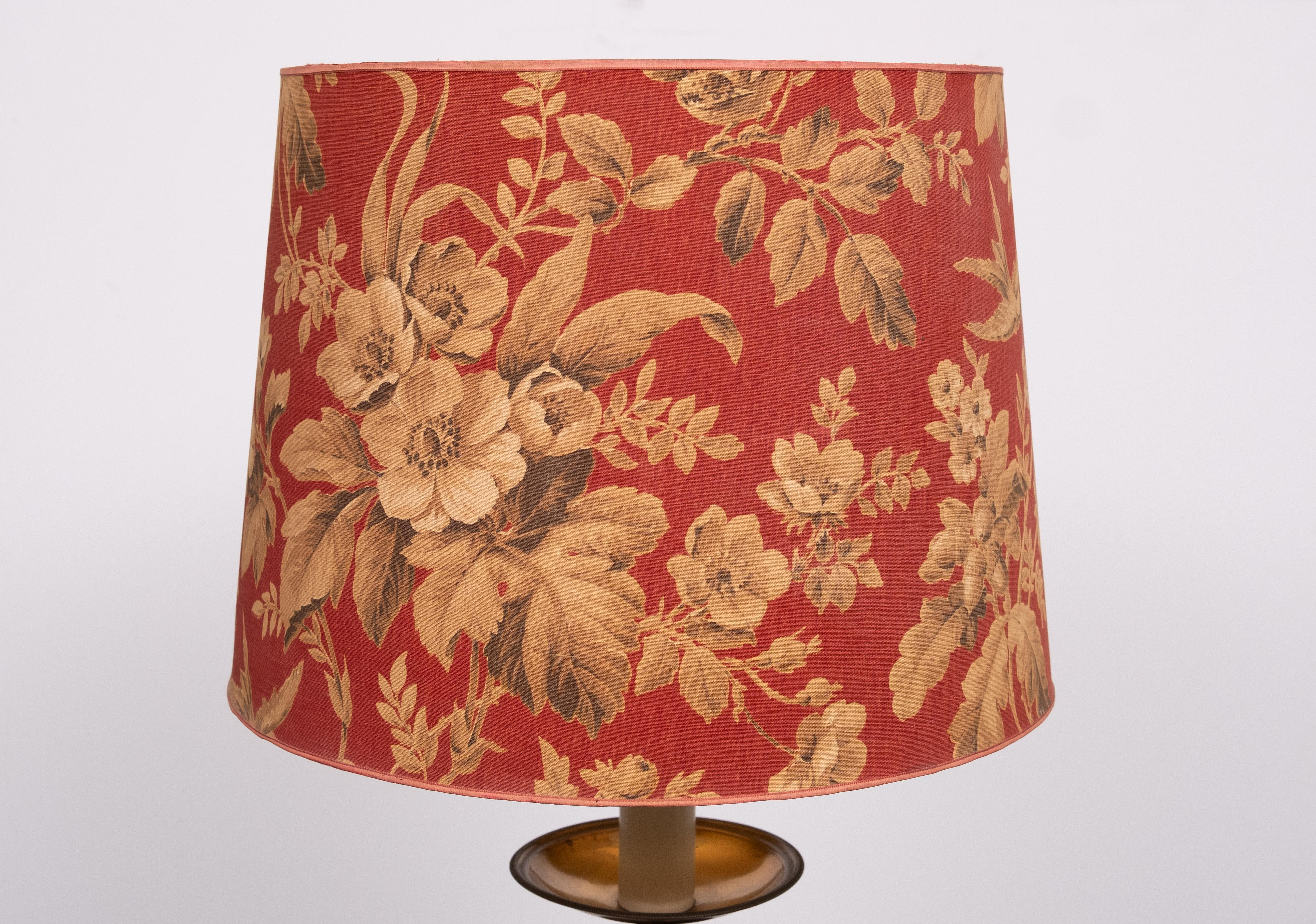 Ottone Superba lampada da terra francese a treppiede in verde e ottone  1950s in vendita