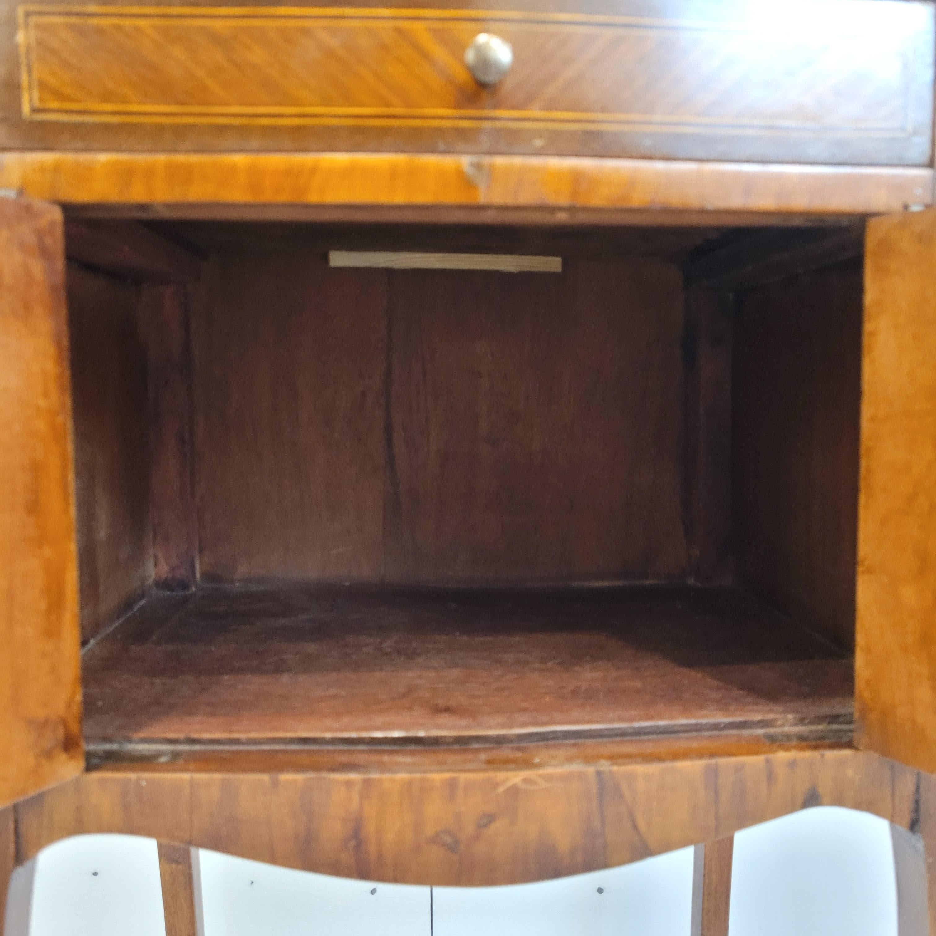 Tavolino francese trompe l'oeil, Napoleone III, legno, intarsi e pelle in vendita 3
