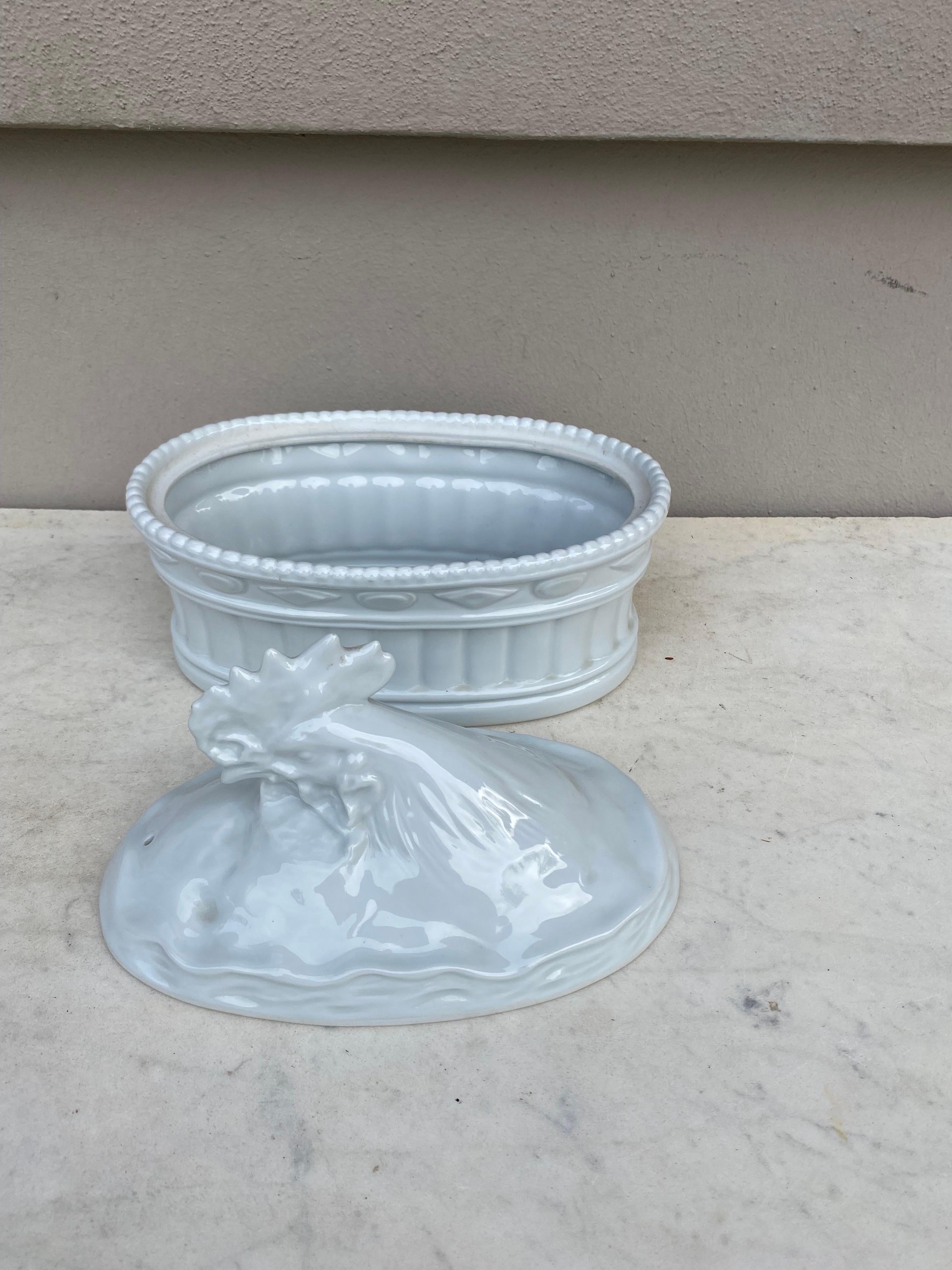 French Trompe L'oeil White Porcelain Rooster Pâté Tureen In Good Condition For Sale In Austin, TX