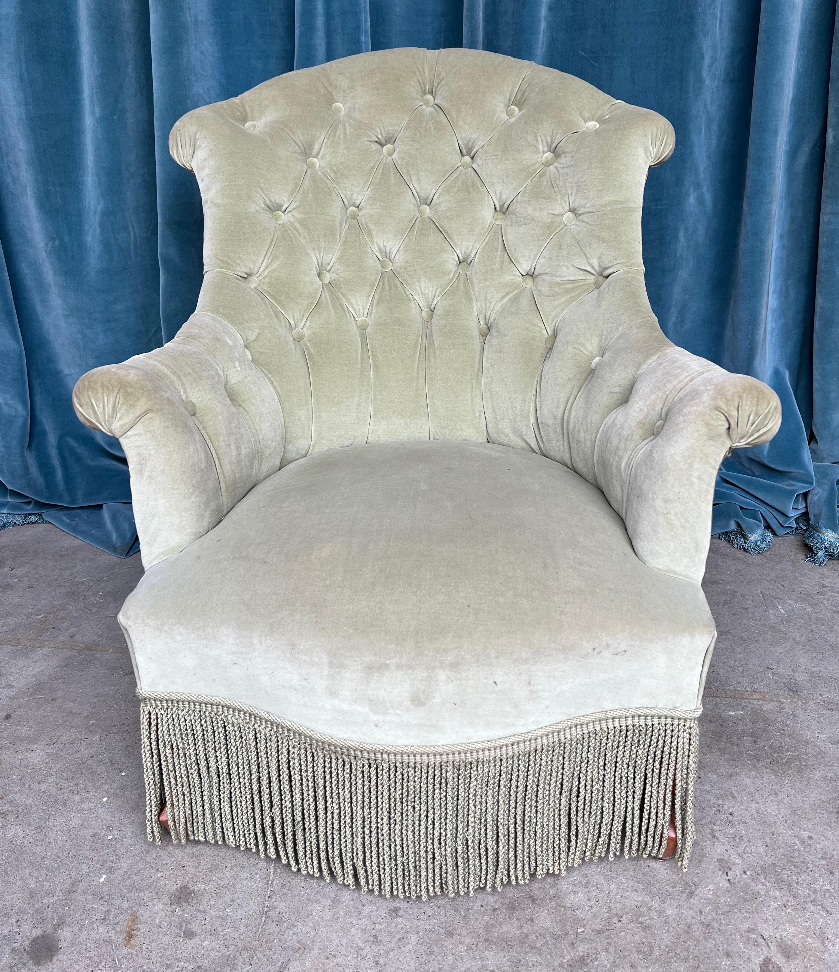 French Tufted Napoleon III Armchair in Sage Green Velvet In Good Condition In Buchanan, NY