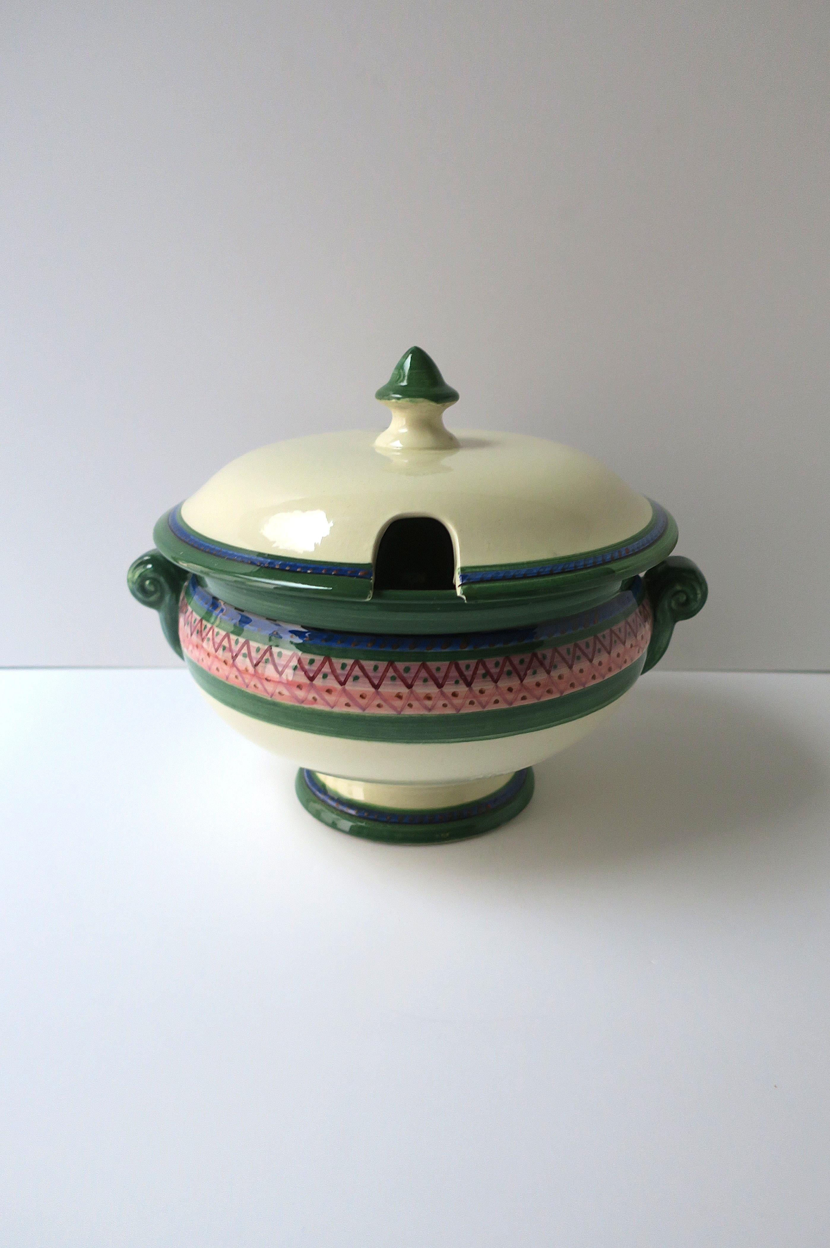 Soupière française Femme en robe en vente 3