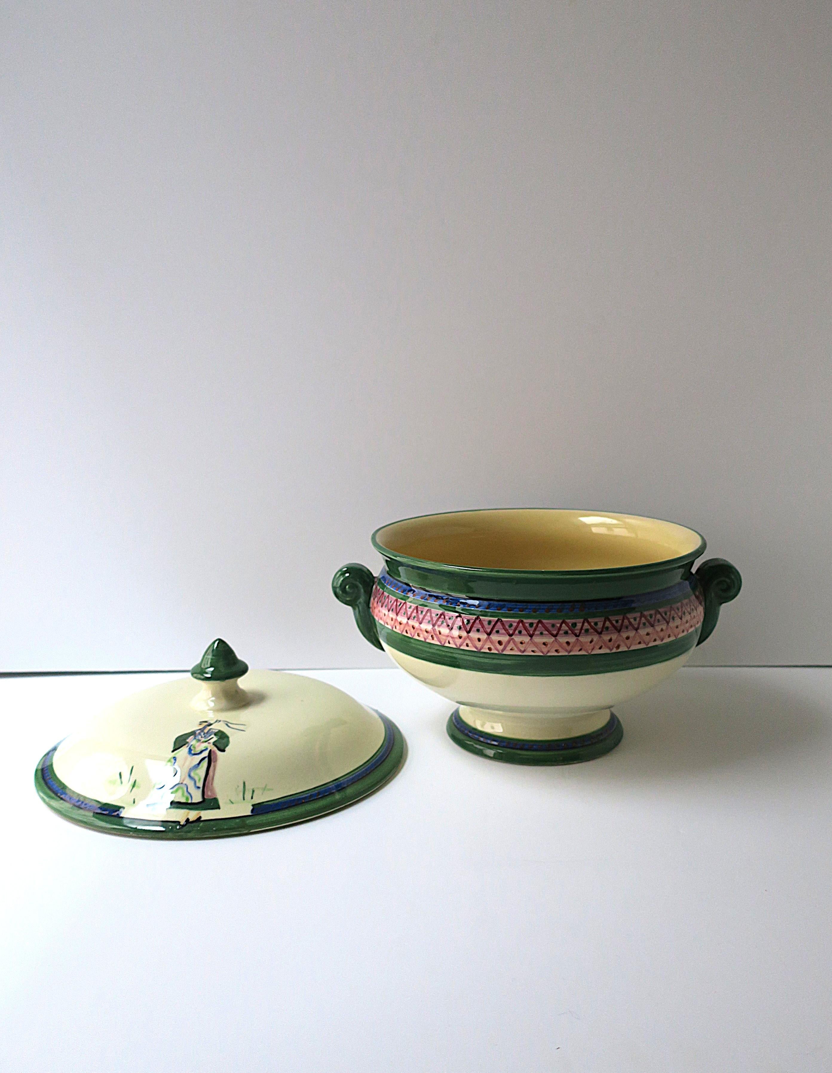 Soupière française Femme en robe en vente 5