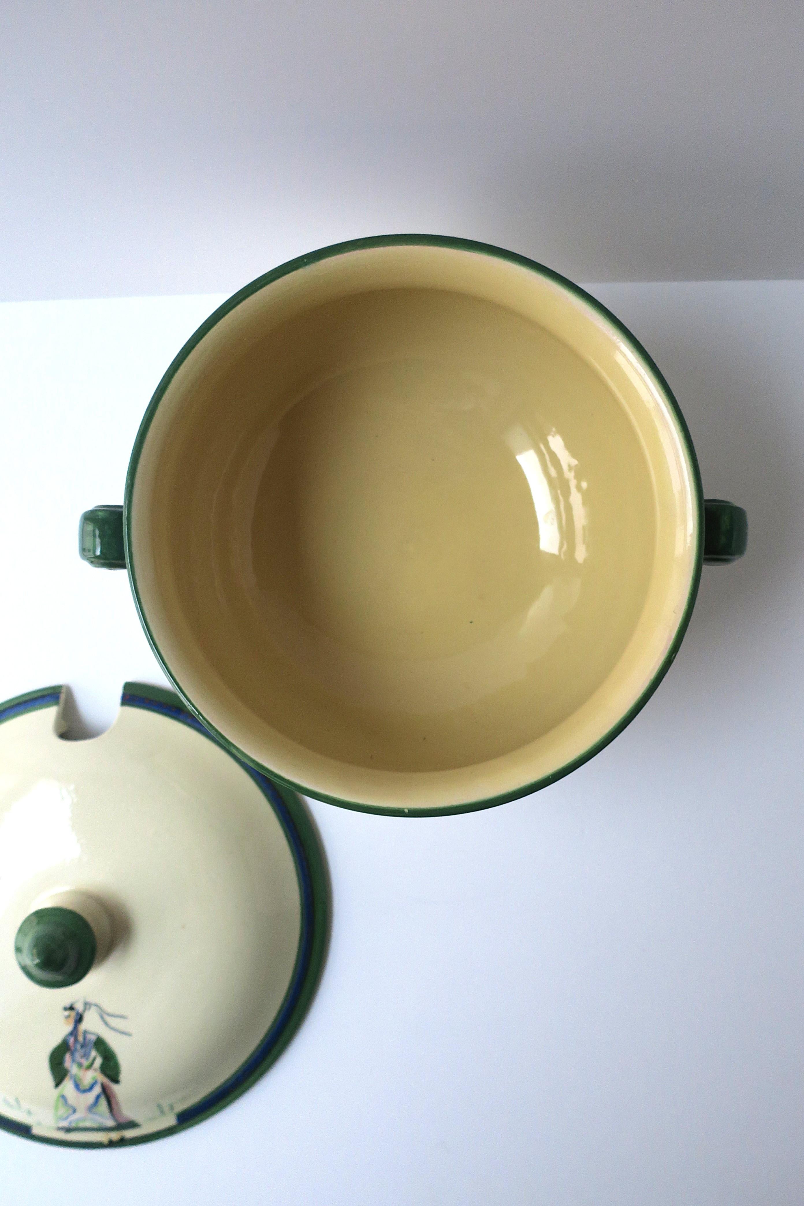 Soupière française Femme en robe en vente 6