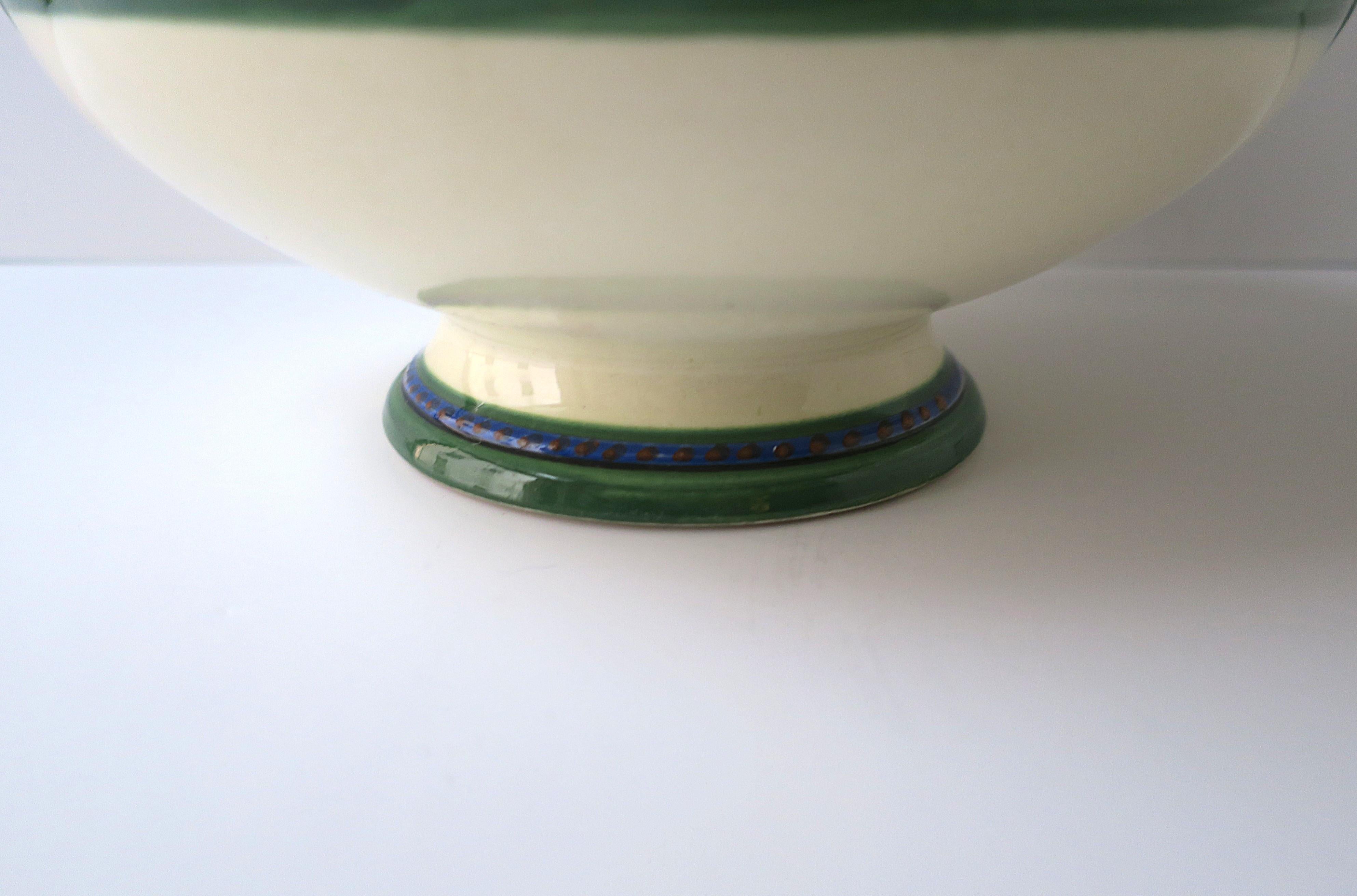 Soupière française Femme en robe en vente 7