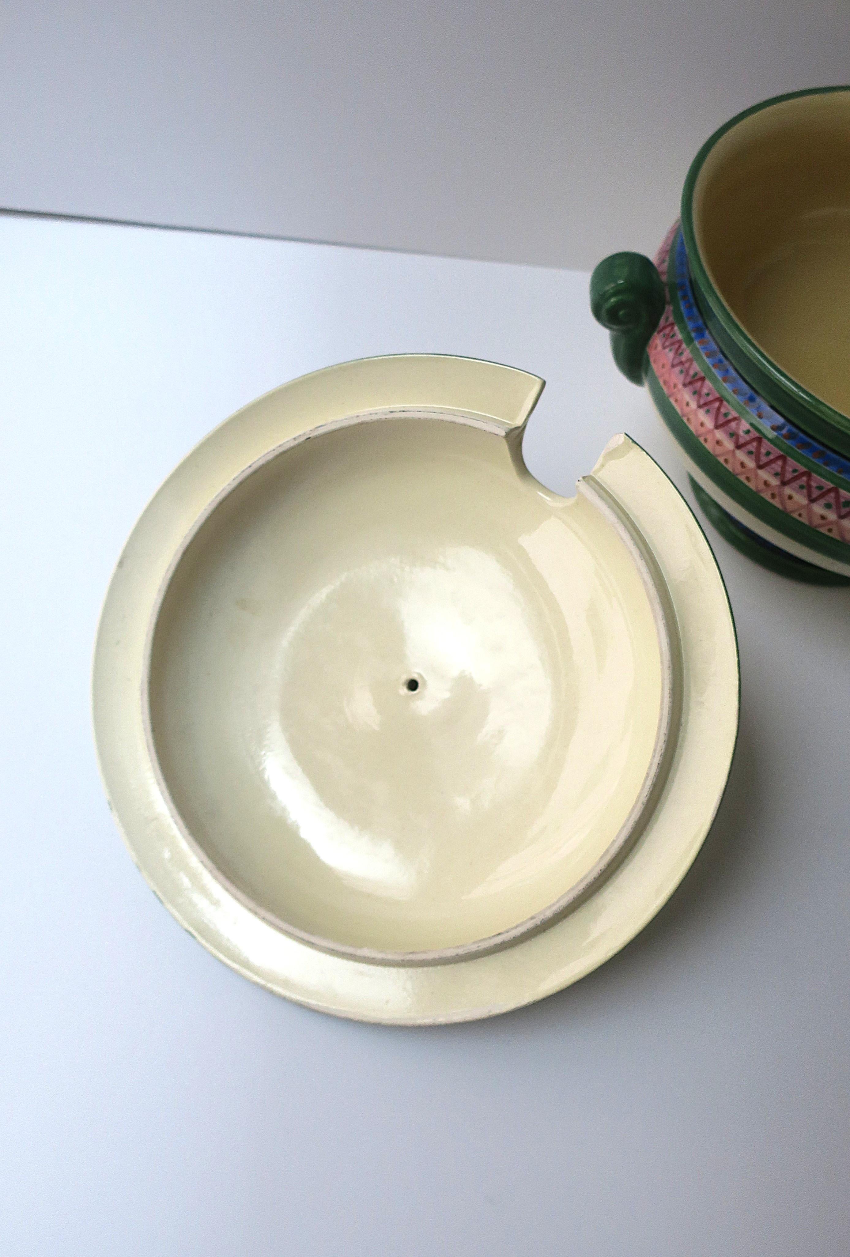 Soupière française Femme en robe en vente 8