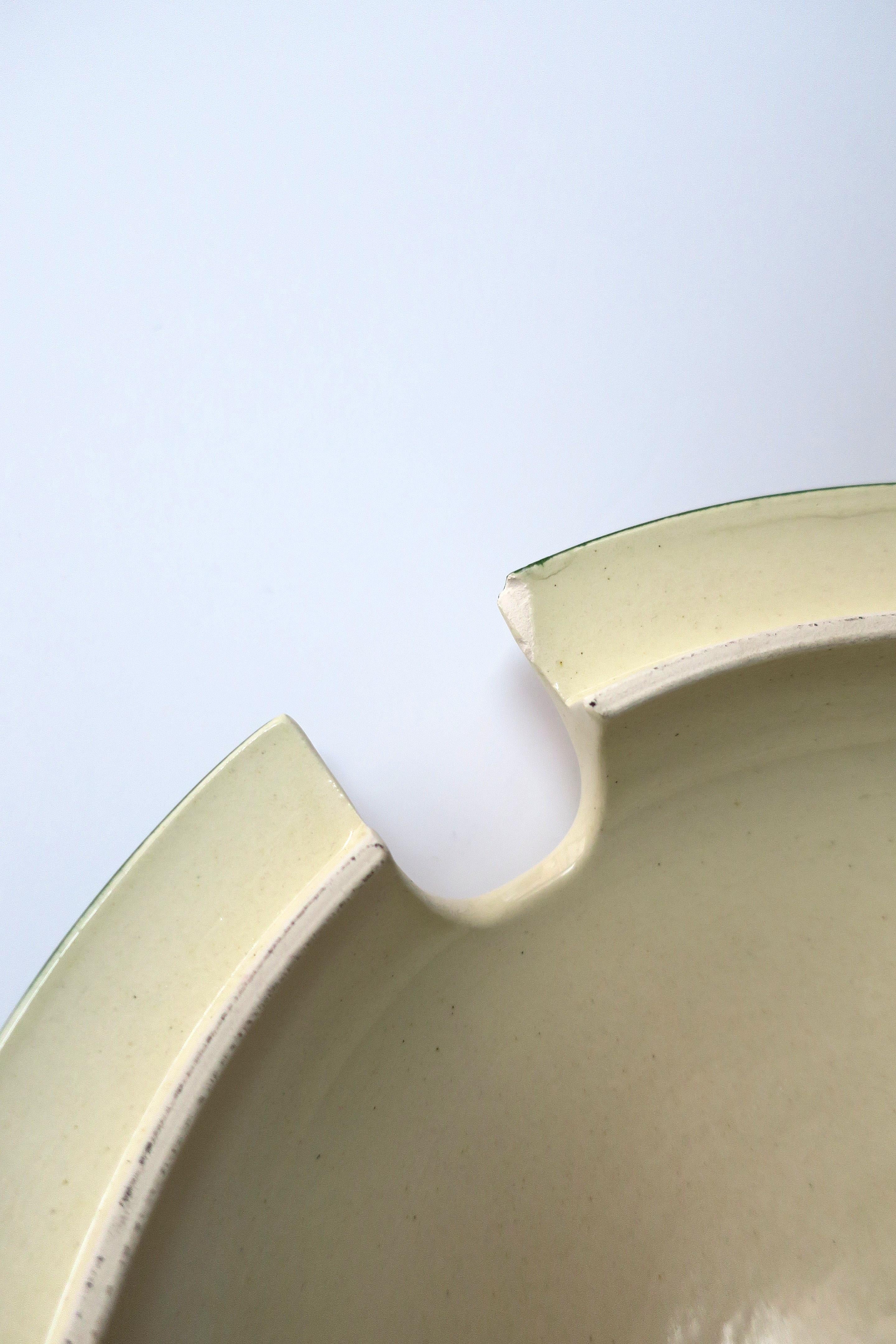 Soupière française Femme en robe en vente 9