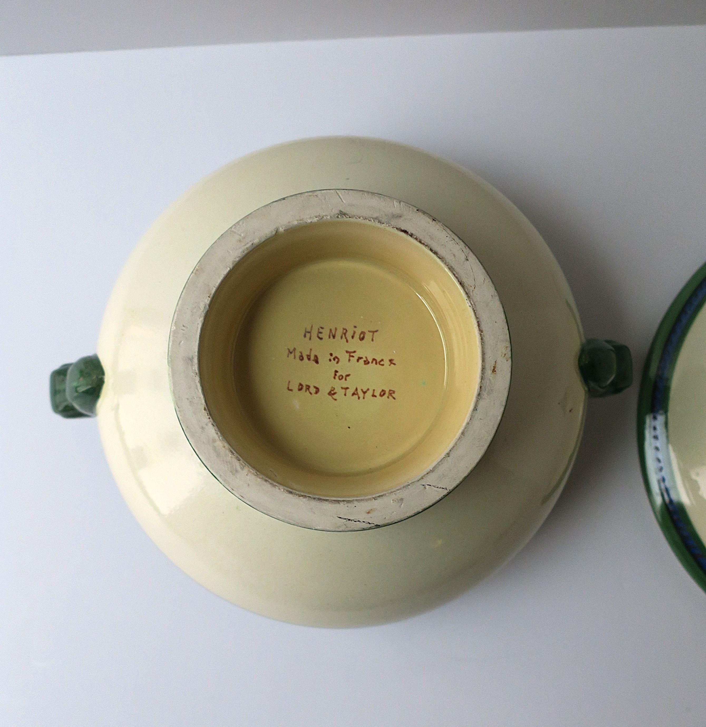 Soupière française Femme en robe en vente 10