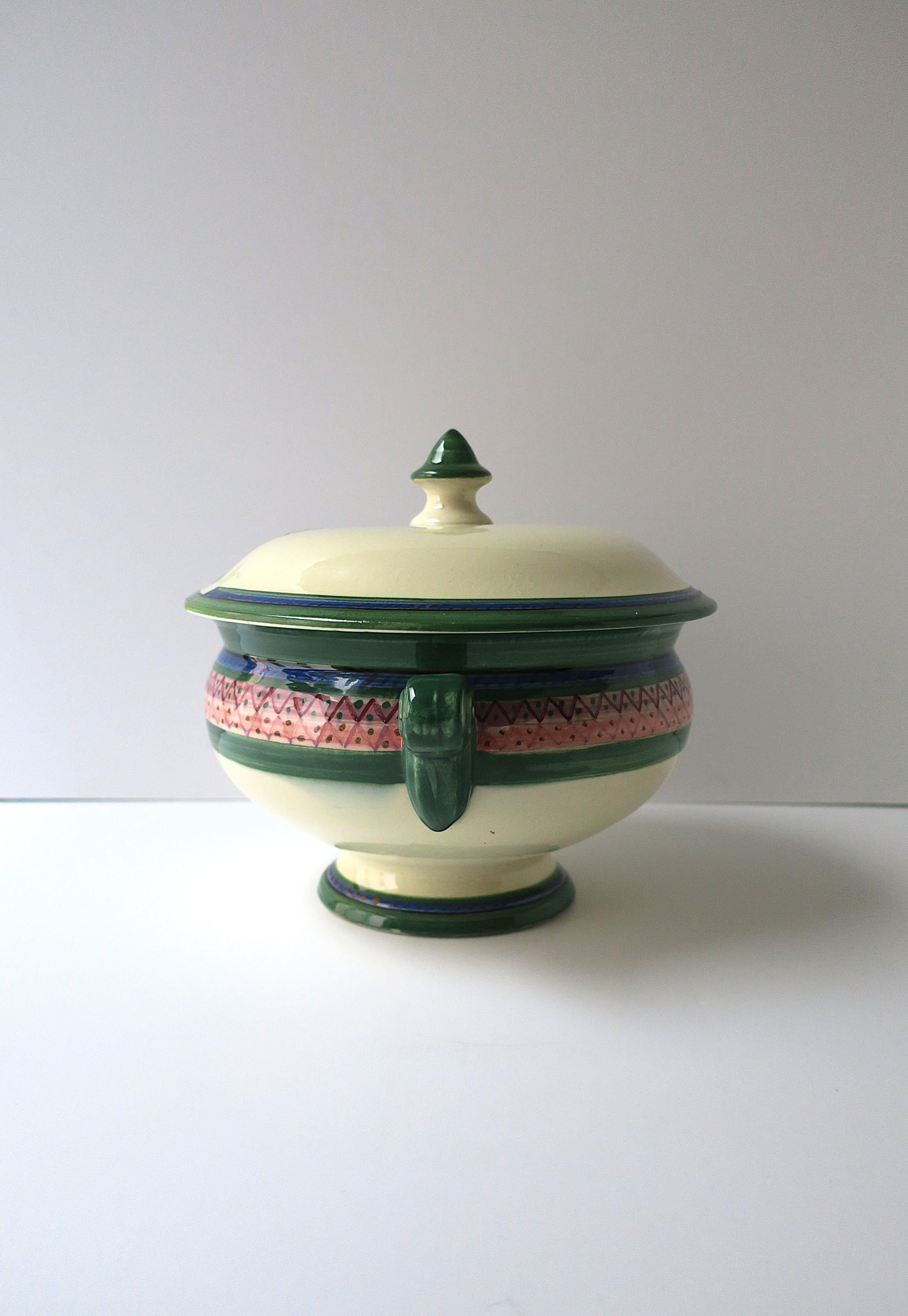 Soupière française Femme en robe en vente 2