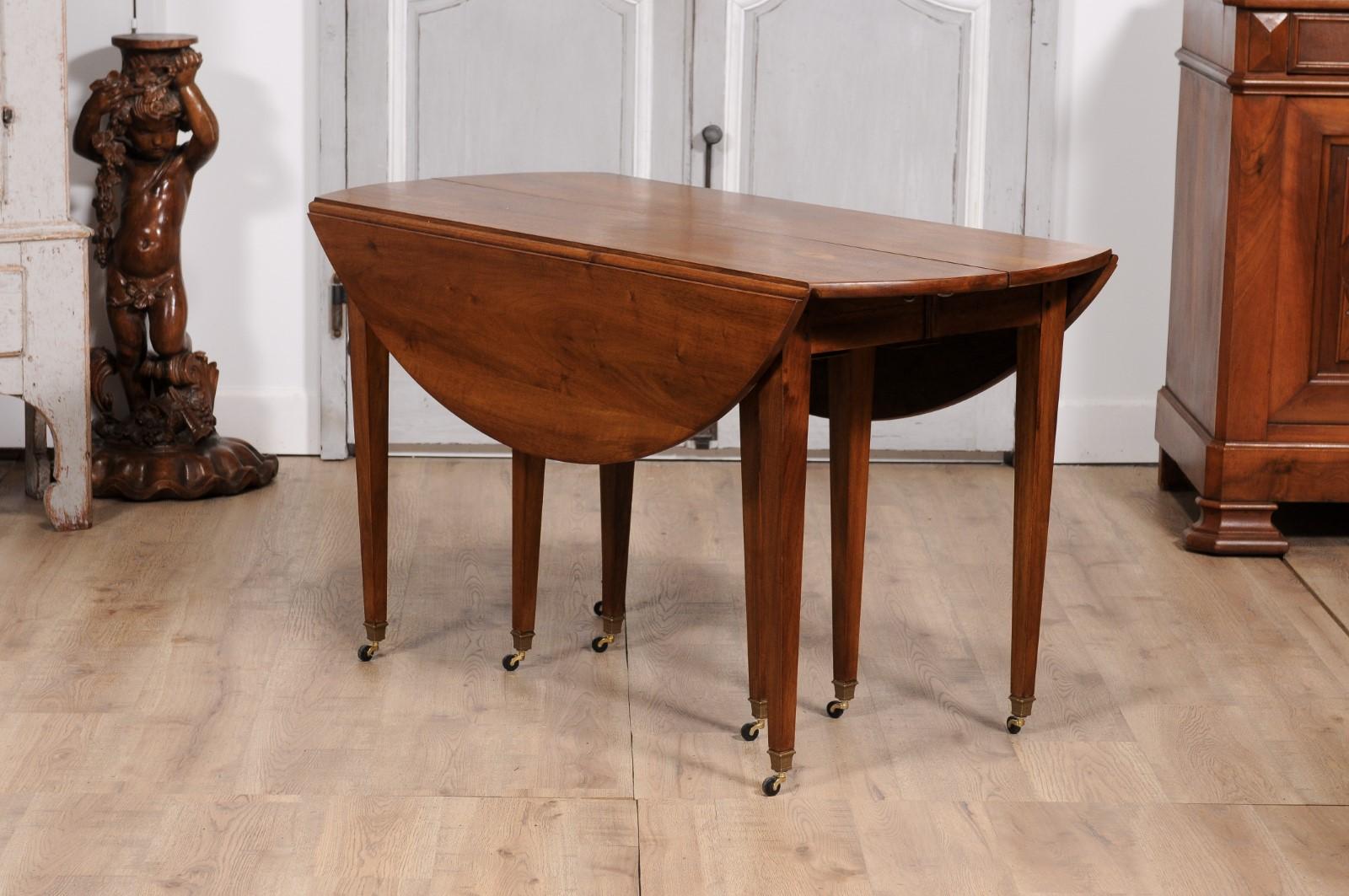 French Turn of the Century 1900s Walnut Extension Dining Table With Five Leaves For Sale 1
