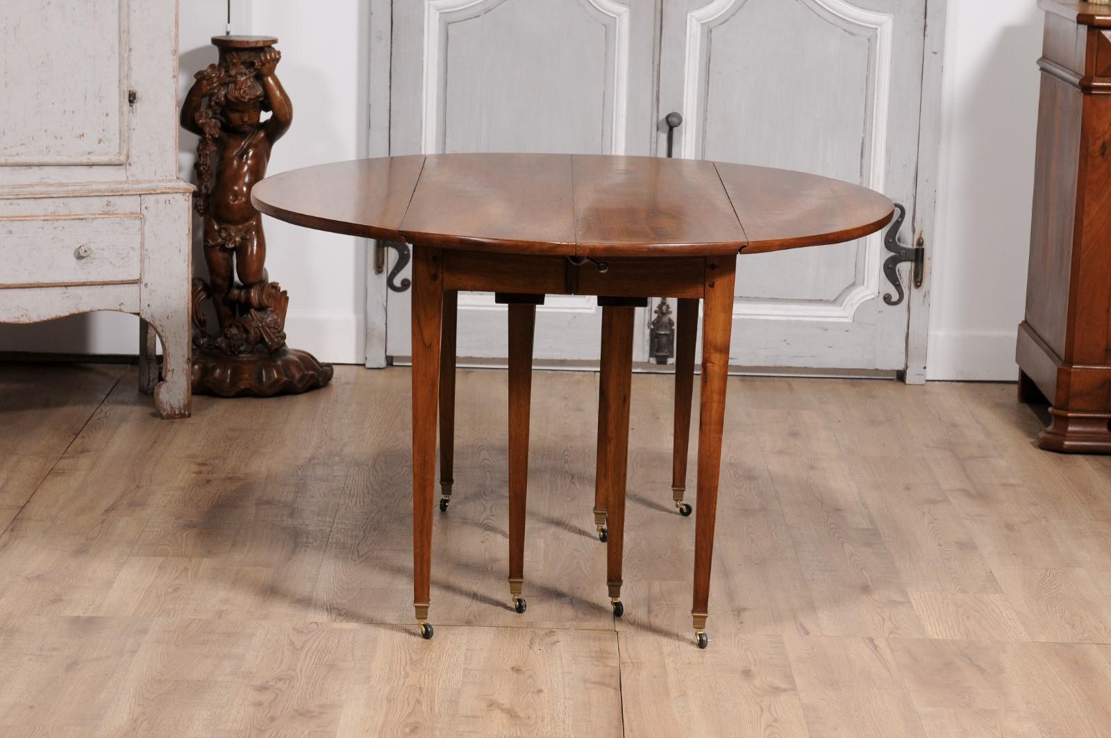 French Turn of the Century 1900s Walnut Extension Dining Table With Five Leaves For Sale 2