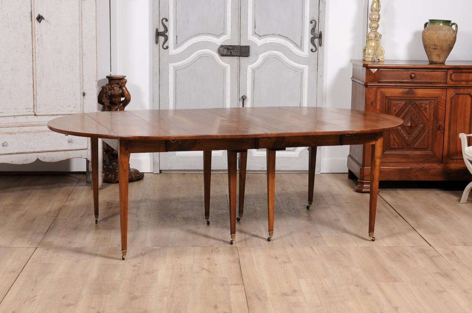 French Turn of the Century 1900s Walnut Extension Dining Table With Five Leaves For Sale 5