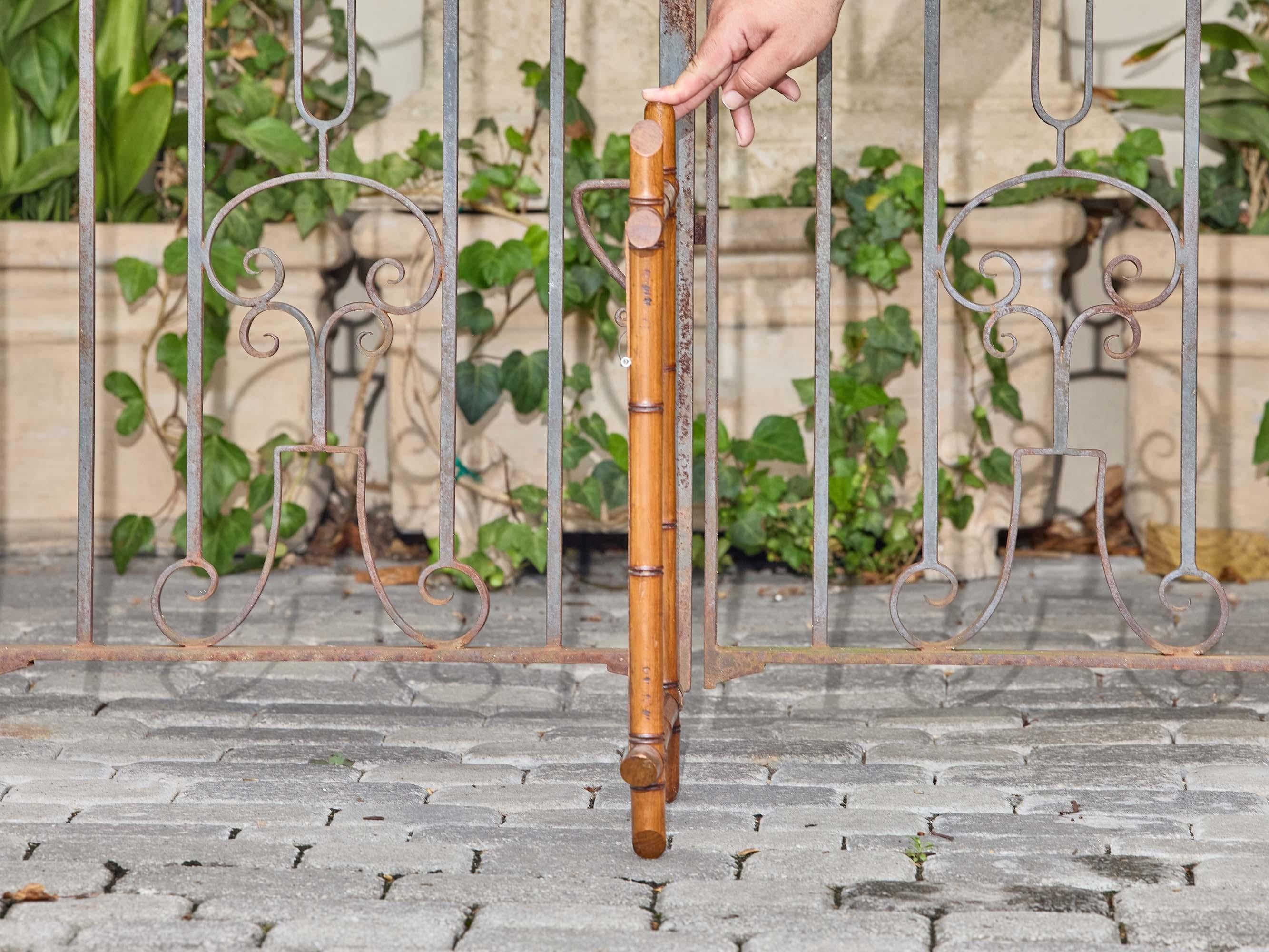 Espejo de Pared Francés de Faux Bambú de Fin de Siglo en Madera Tono Miel en venta 1
