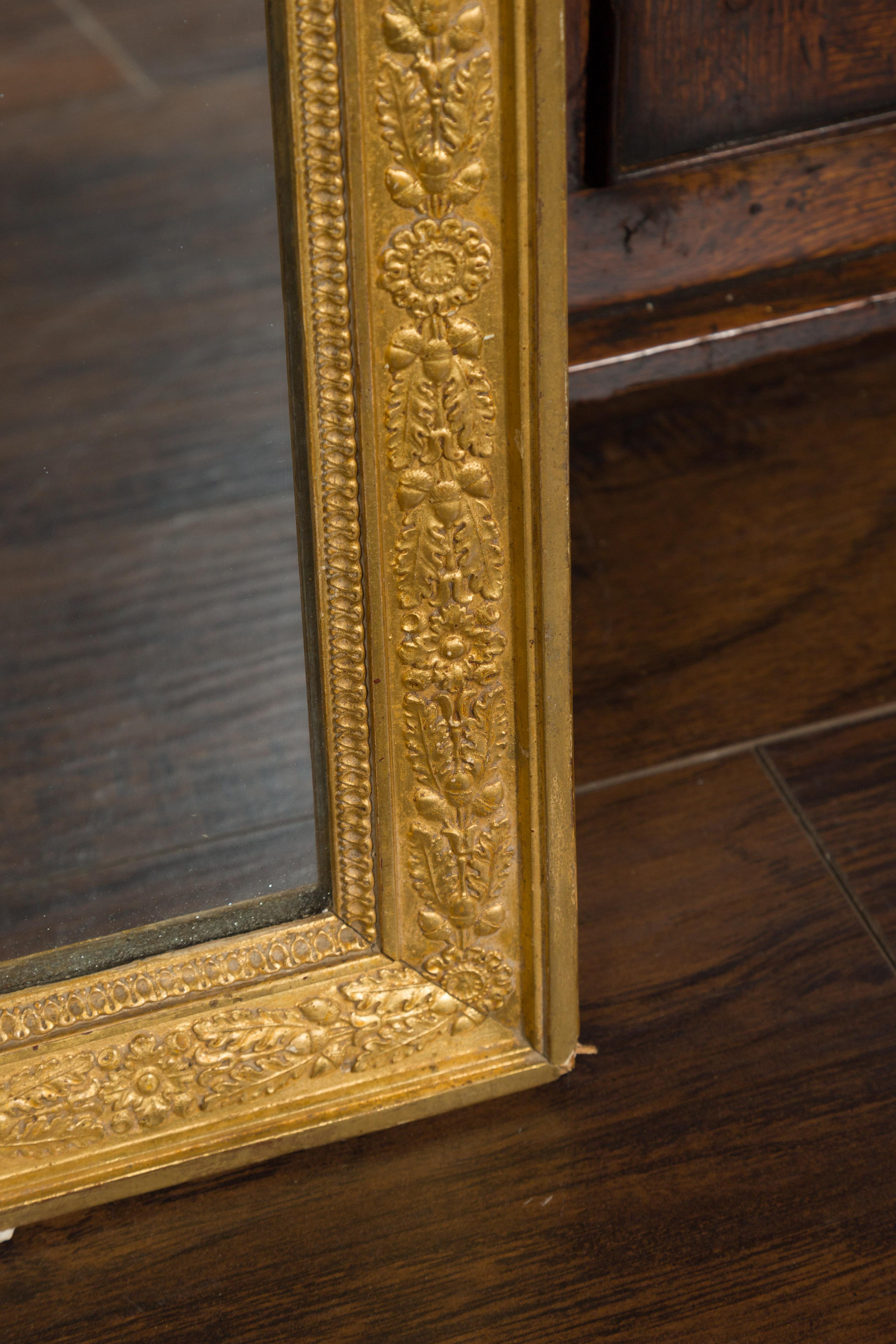 French Turn of the Century Giltwood Split Mirror with Foliage and Floral Frieze For Sale 6