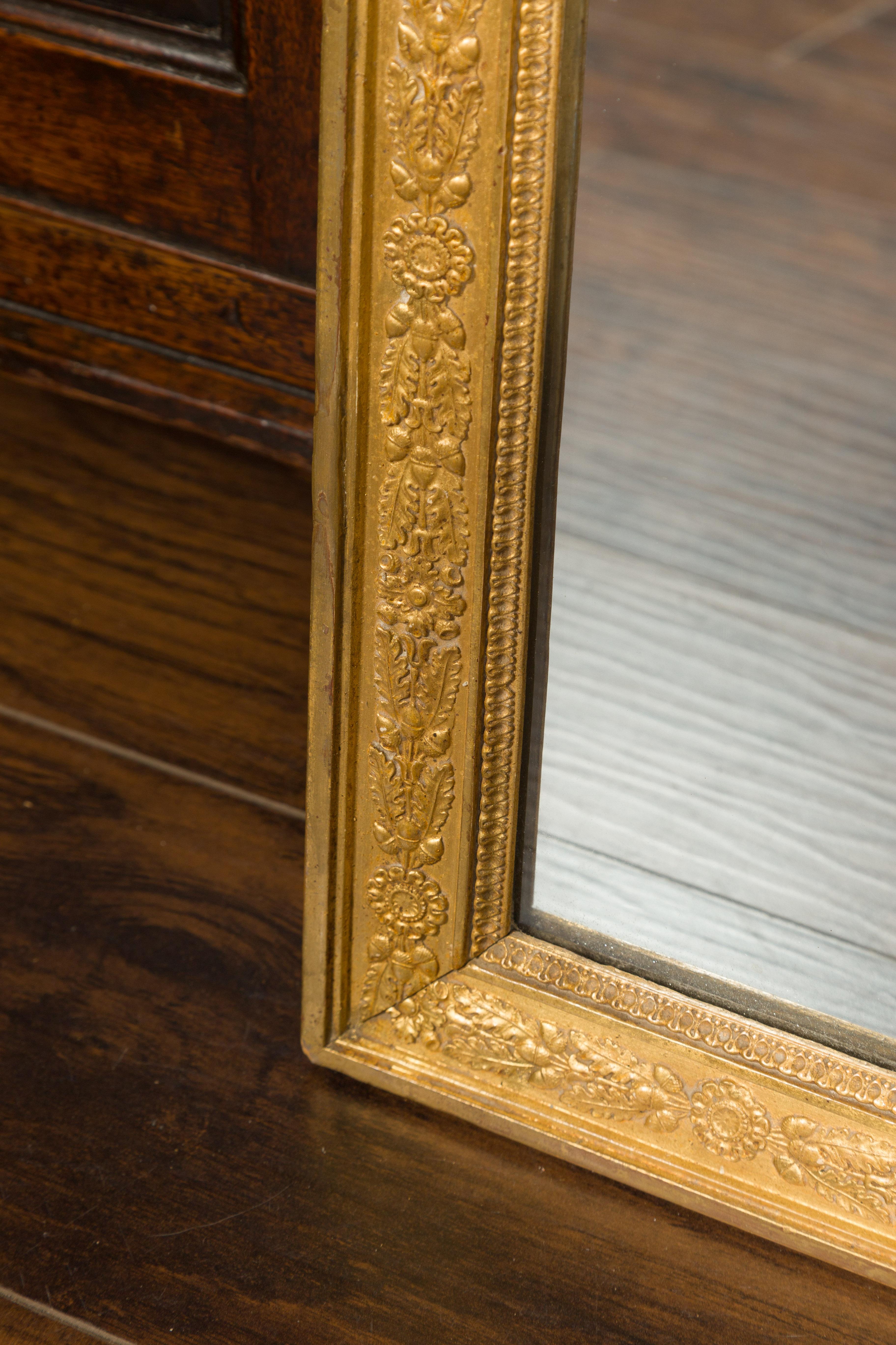 French Turn of the Century Giltwood Split Mirror with Foliage and Floral Frieze For Sale 7