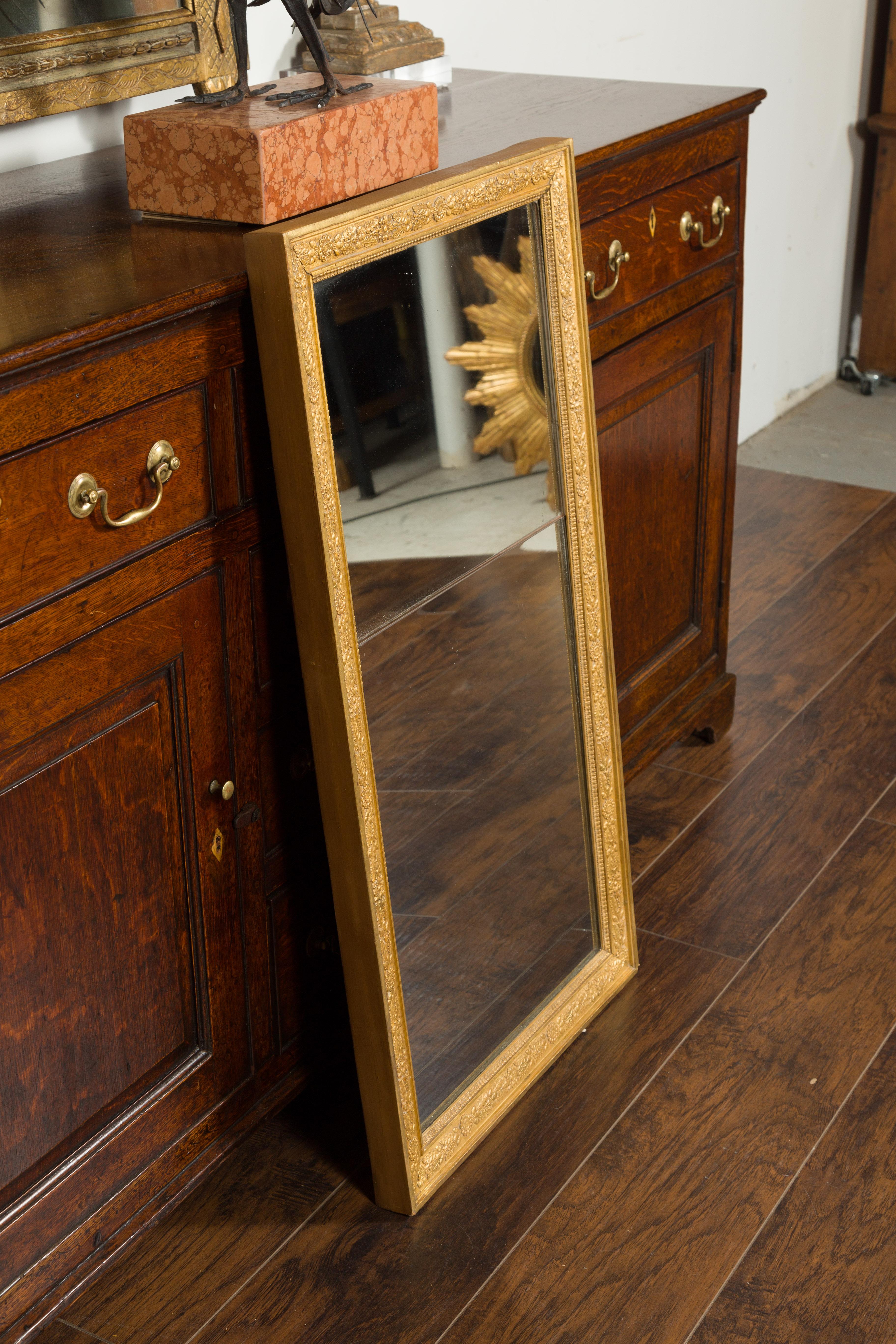 French Turn of the Century Giltwood Split Mirror with Foliage and Floral Frieze For Sale 10