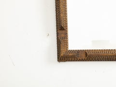 Miroir artisanal Tramp Art français du début du siècle, sculpté à la main avec des motifs en relief