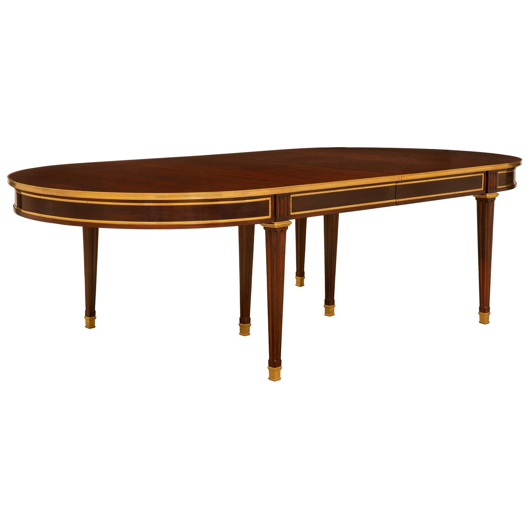French Turn of the Century Louis XVI St. Mahogany and Ormolu Dining Table In Good Condition For Sale In West Palm Beach, FL