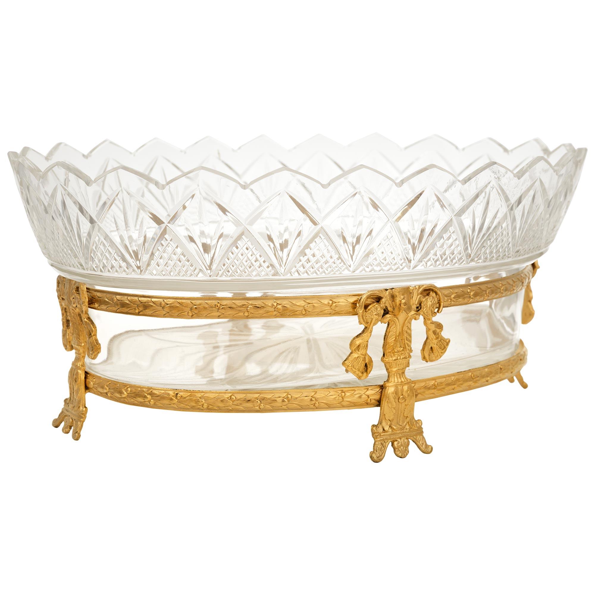 Französisch Jahrhundertwende Louis XVI st. Ormolu und Kristall Mittelstück (Louis XVI.) im Angebot