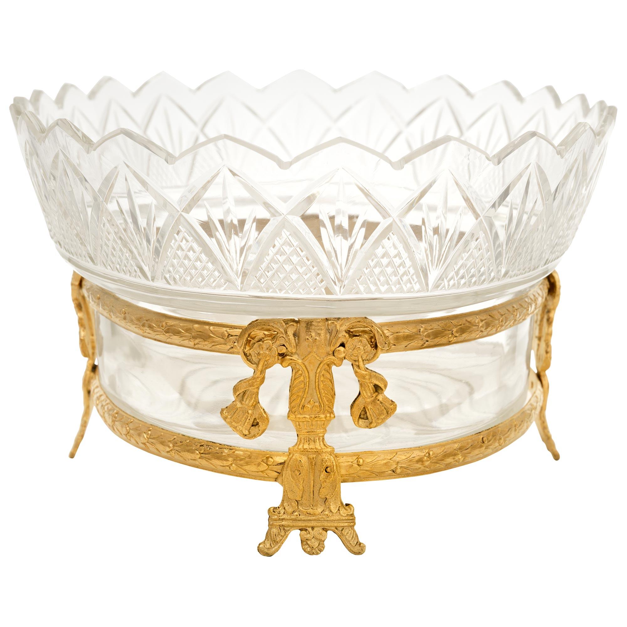 Französisch Jahrhundertwende Louis XVI st. Ormolu und Kristall Mittelstück im Zustand „Gut“ im Angebot in West Palm Beach, FL