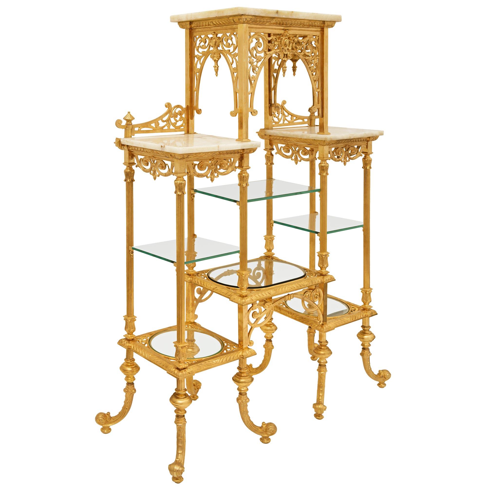 Francese Credenza/scaffale francese di fine secolo Luigi XVI in ormolu, onice e vetro in vendita