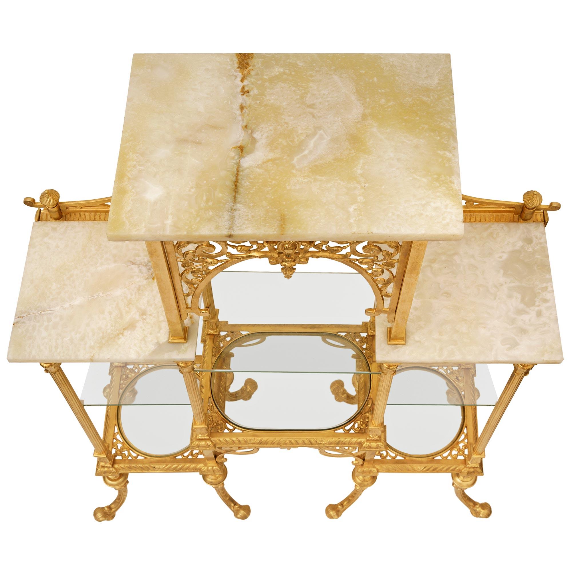 Credenza/scaffale francese di fine secolo Luigi XVI in ormolu, onice e vetro in vendita 3