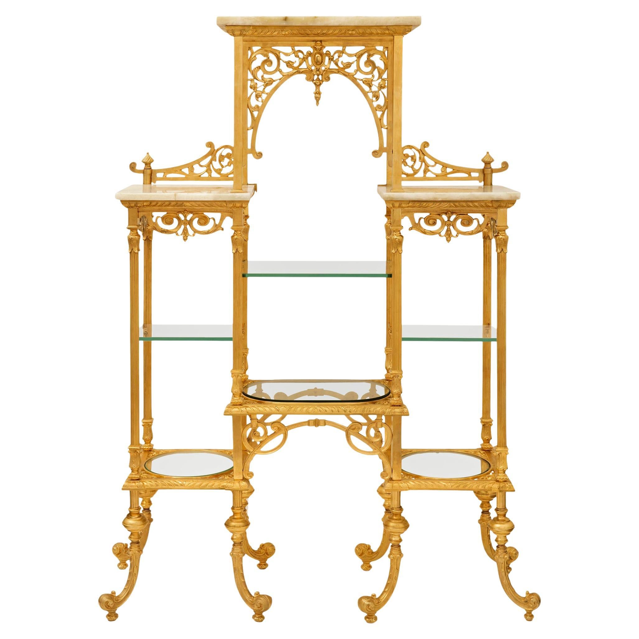 Credenza/scaffale francese di fine secolo Luigi XVI in ormolu, onice e vetro in vendita