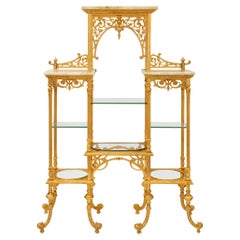 Etagère de style Louis XVI en bronze doré, onyx et verre.