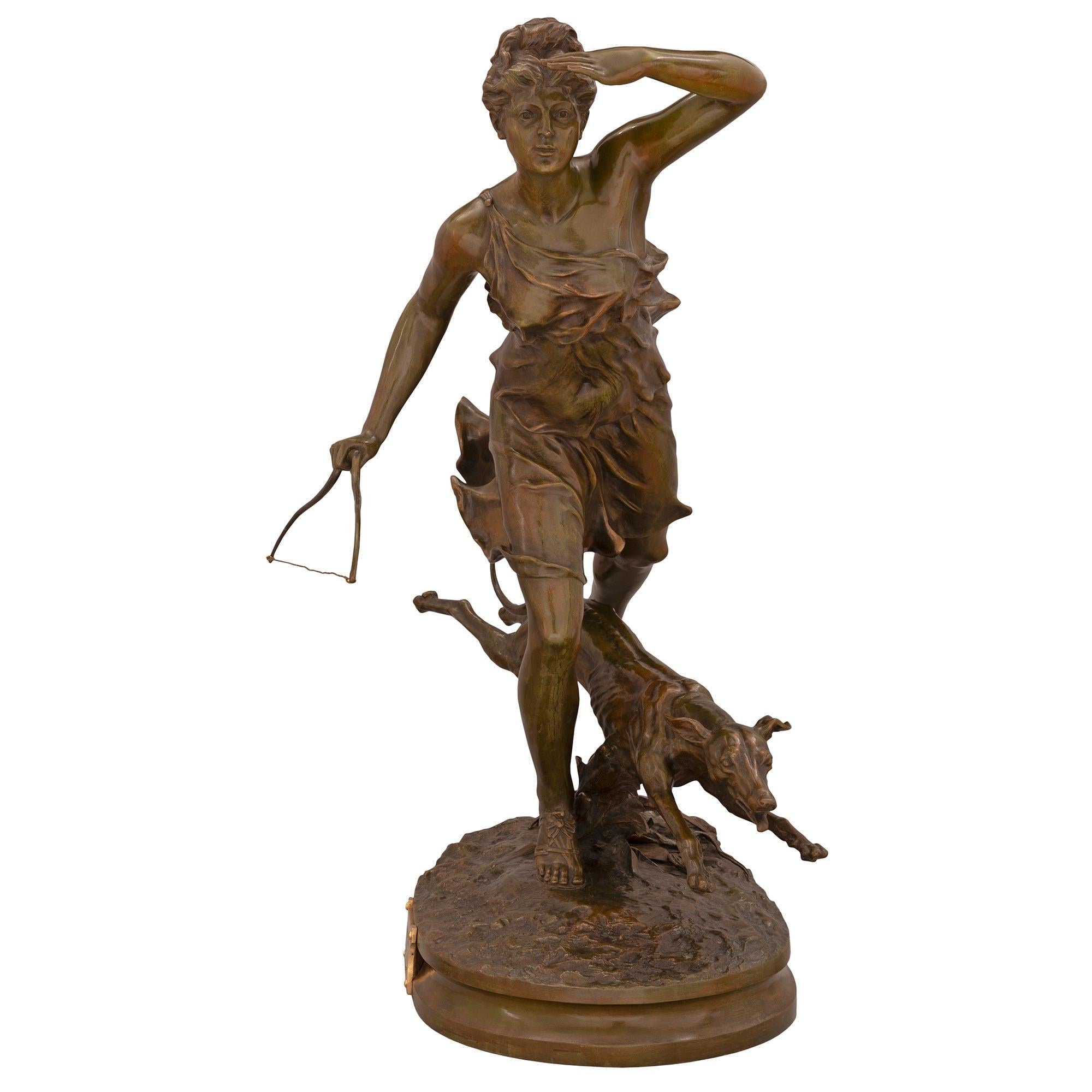 Französische Louis-XVI-Statue der Jägerin Diana der Jägerin aus der Jahrhundertwende im Zustand „Gut“ im Angebot in West Palm Beach, FL