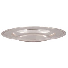 Plat rond en argent sterling de style néoclassique français du début du siècle