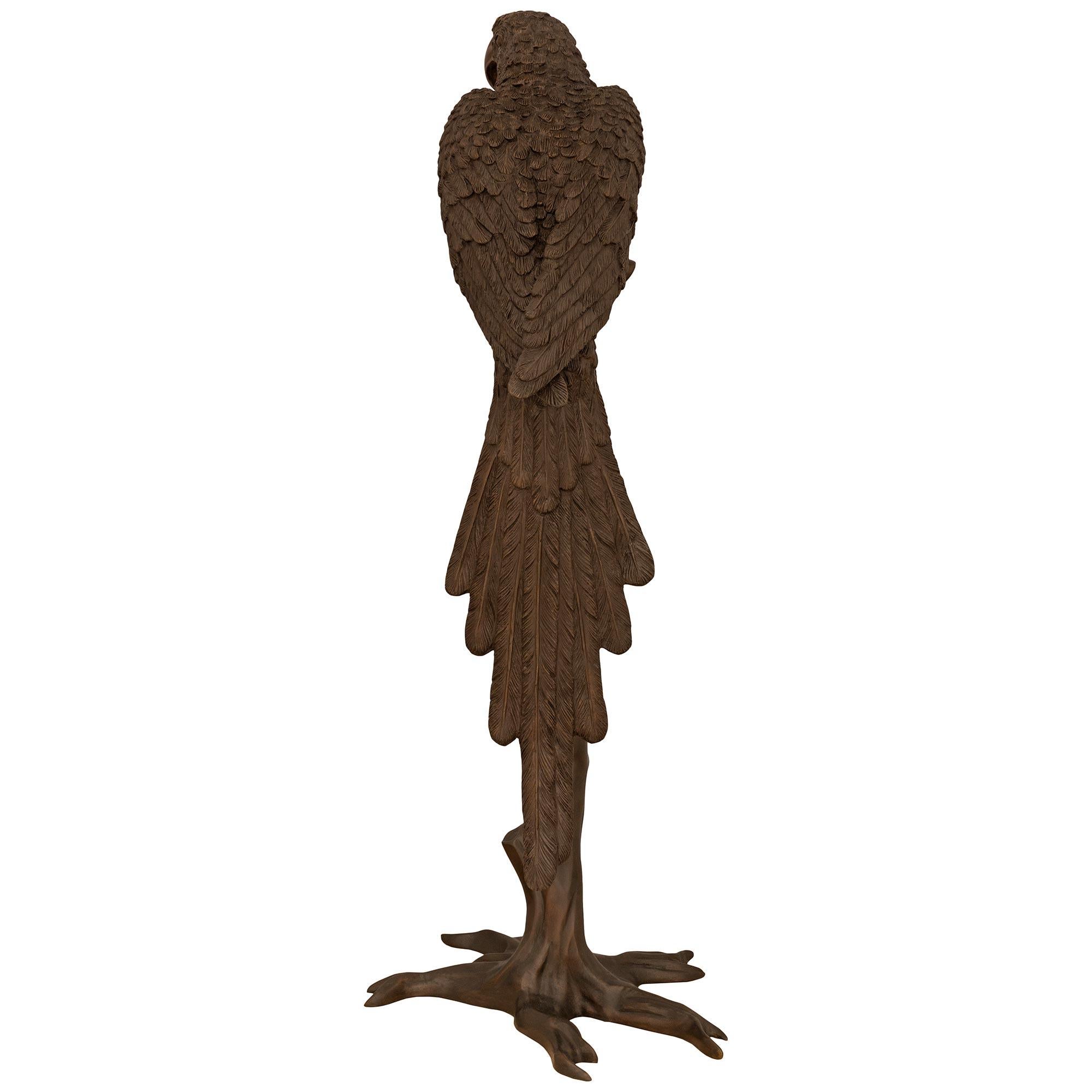 Statua francese di fine secolo in bronzo patinato di un pappagallo in vendita 3