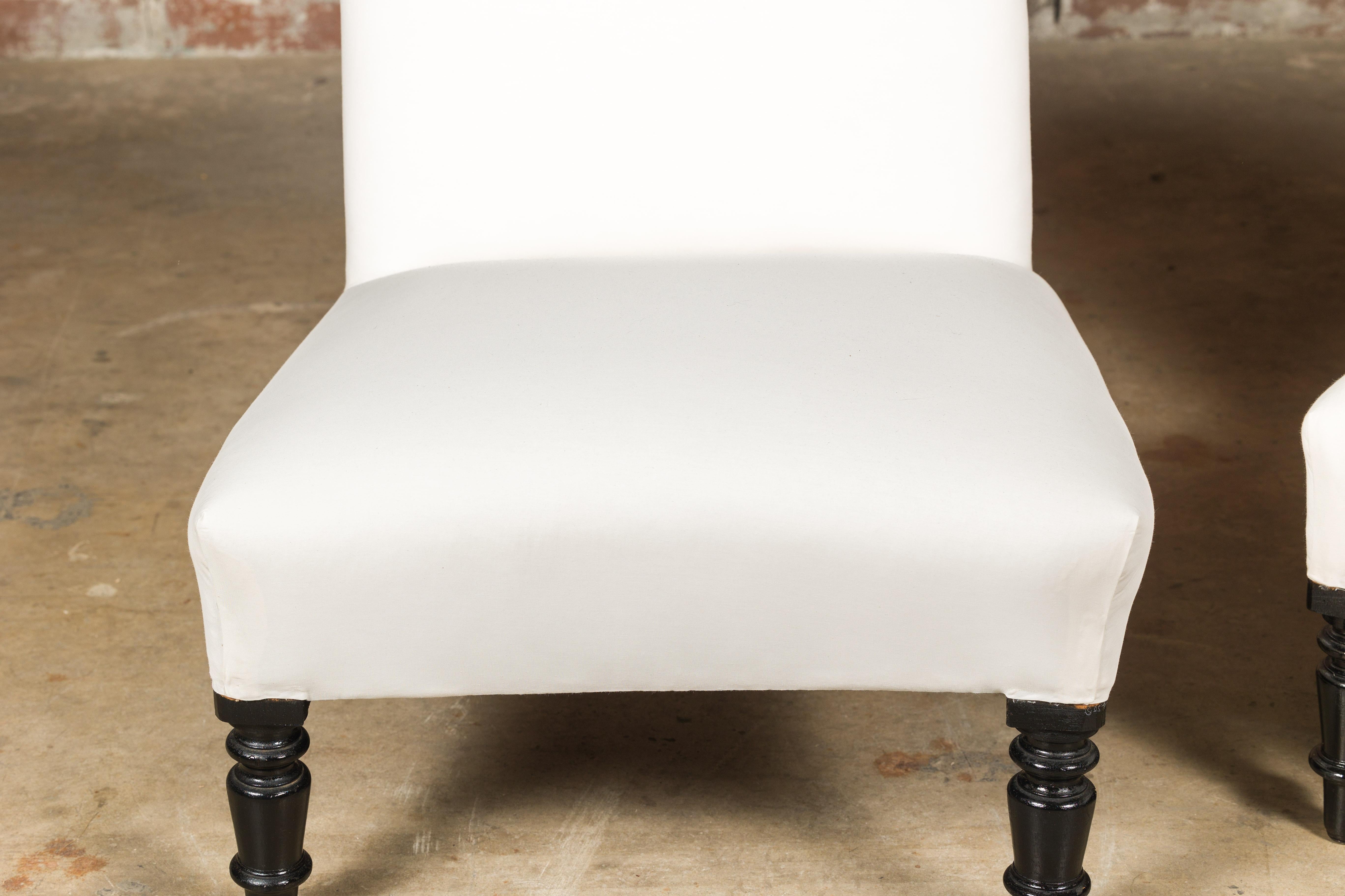Französische Sessel ohne Armlehne der Jahrhundertwende mit ebonisierten, gedrechselten Beinen, ein Paar 2