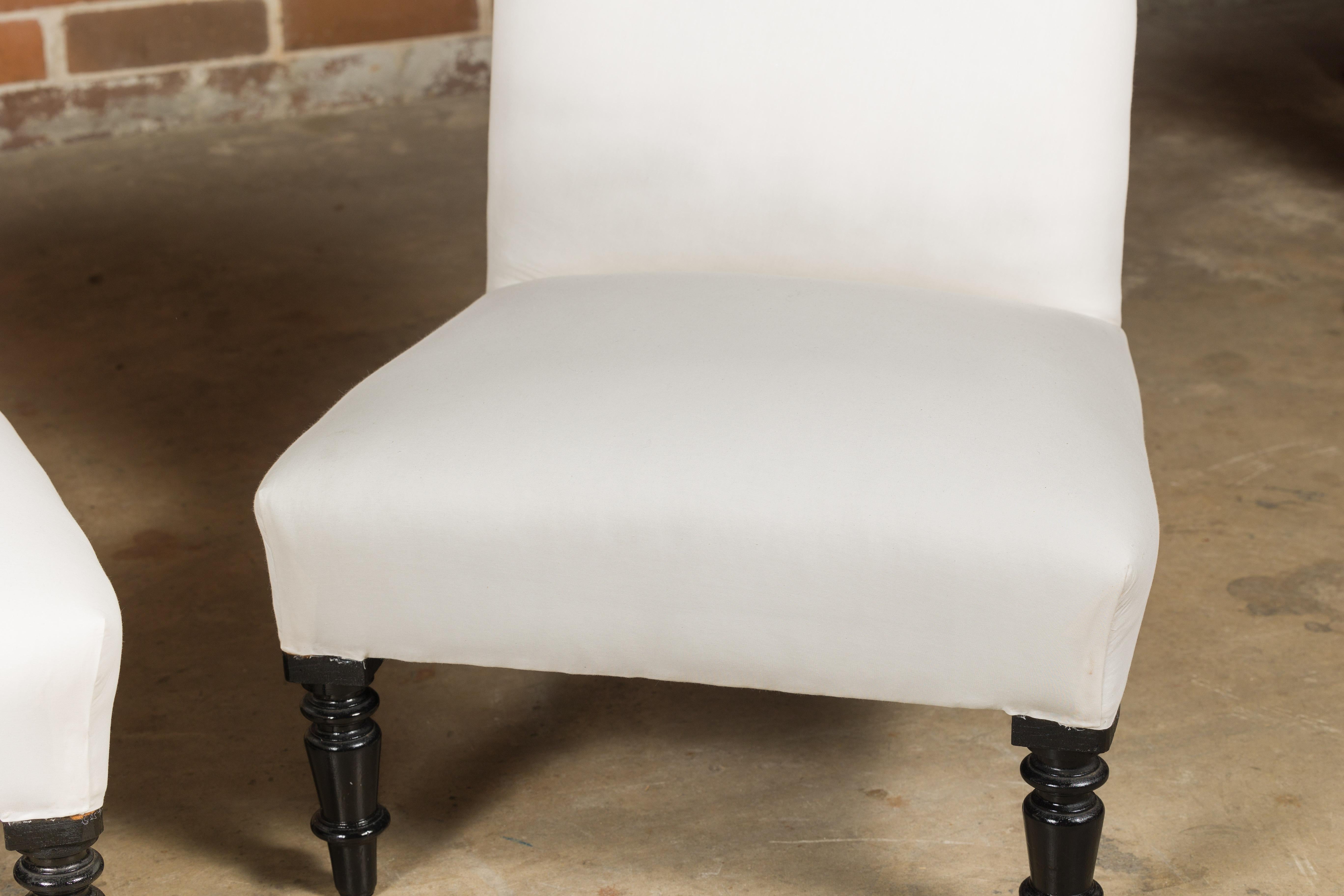 Französische Sessel ohne Armlehne der Jahrhundertwende mit ebonisierten, gedrechselten Beinen, ein Paar 3