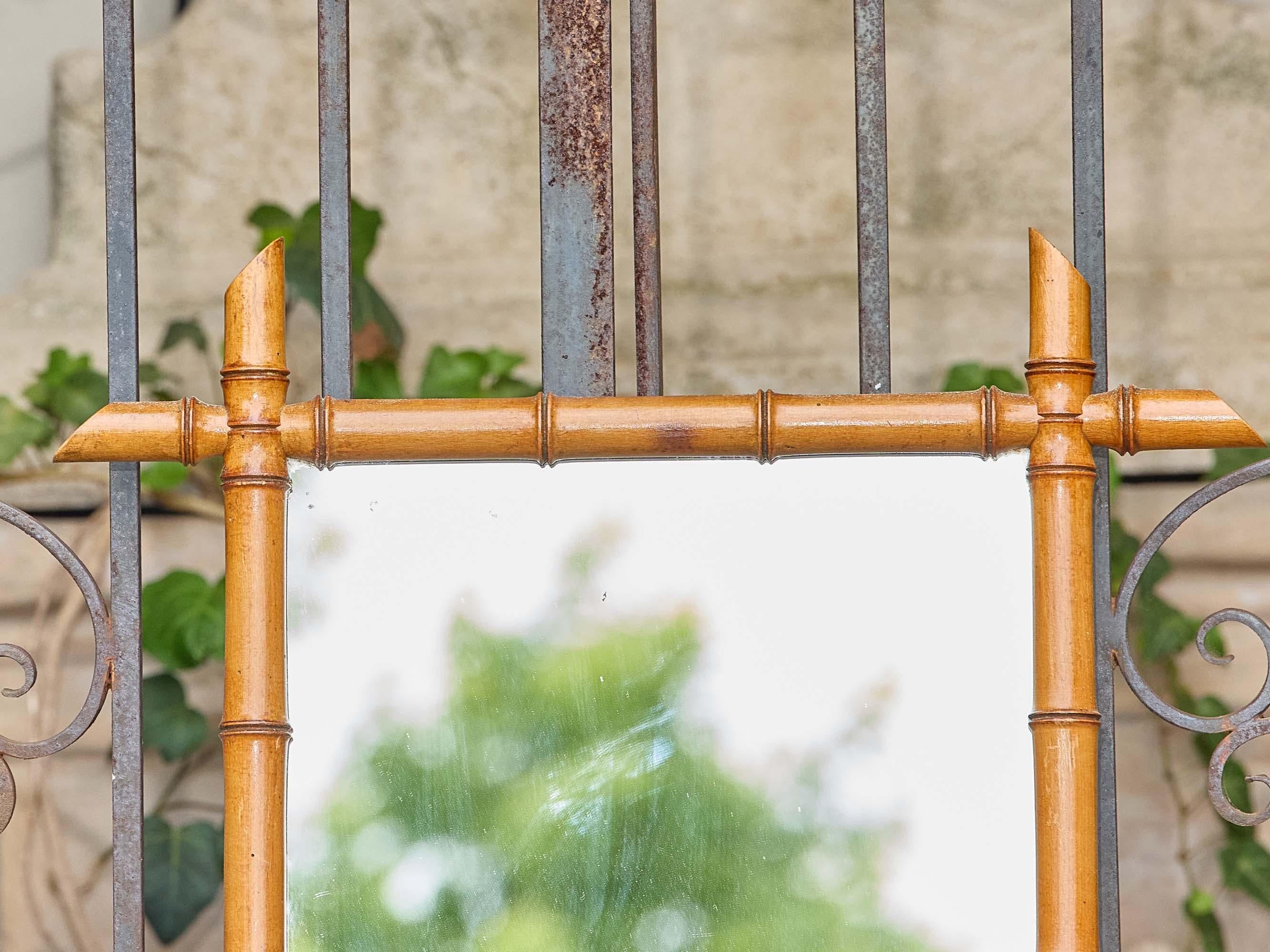 Country Specchio da parete francese in finto bambù tornito con angoli a forma di pinna, circa 1900 in vendita