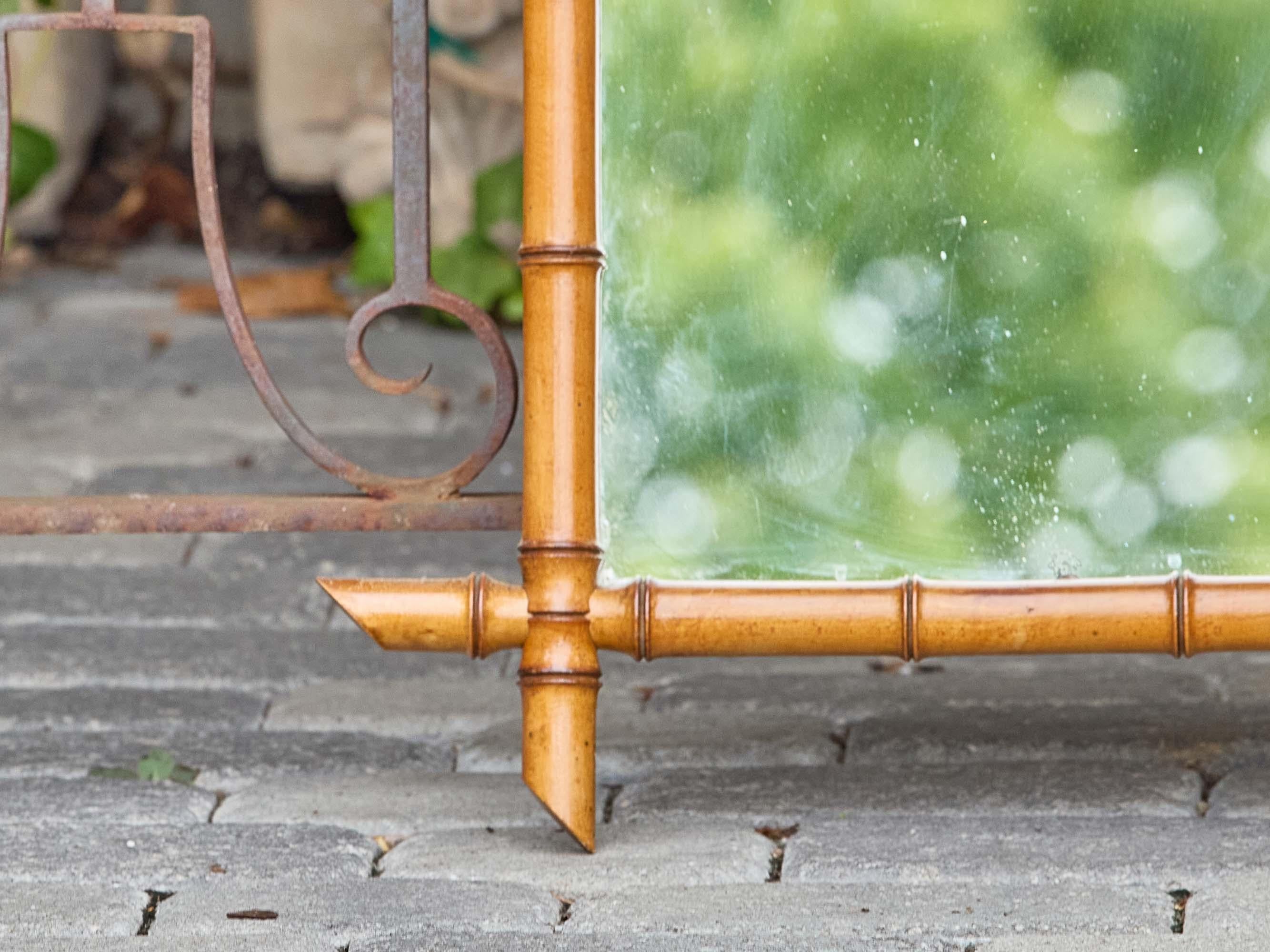 Francese Specchio da parete francese in finto bamb�ù tornito con angoli a forma di pinna, circa 1900 in vendita