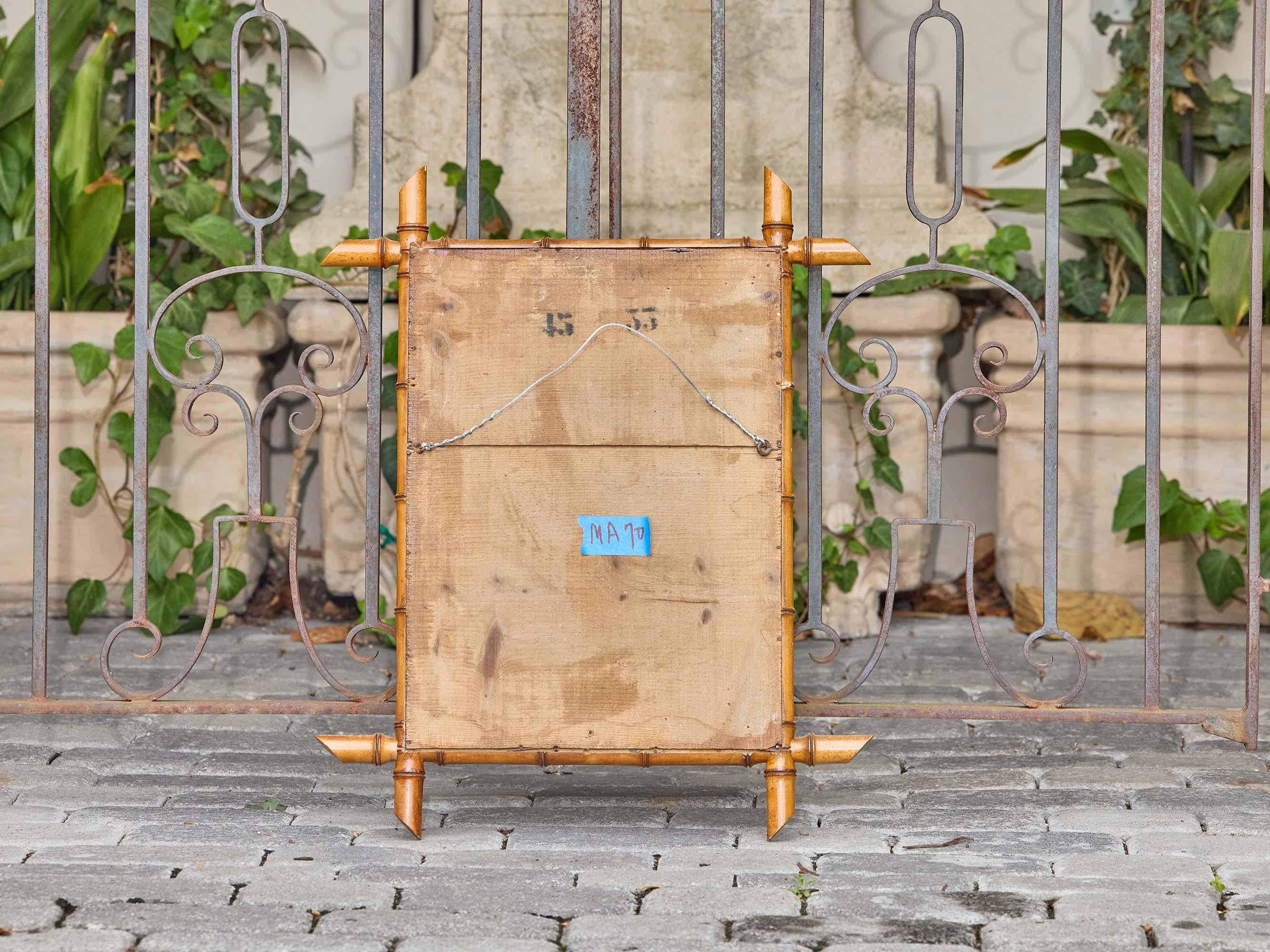 Finto bambù Specchio da parete francese in finto bambù tornito con angoli a forma di pinna, circa 1900 in vendita