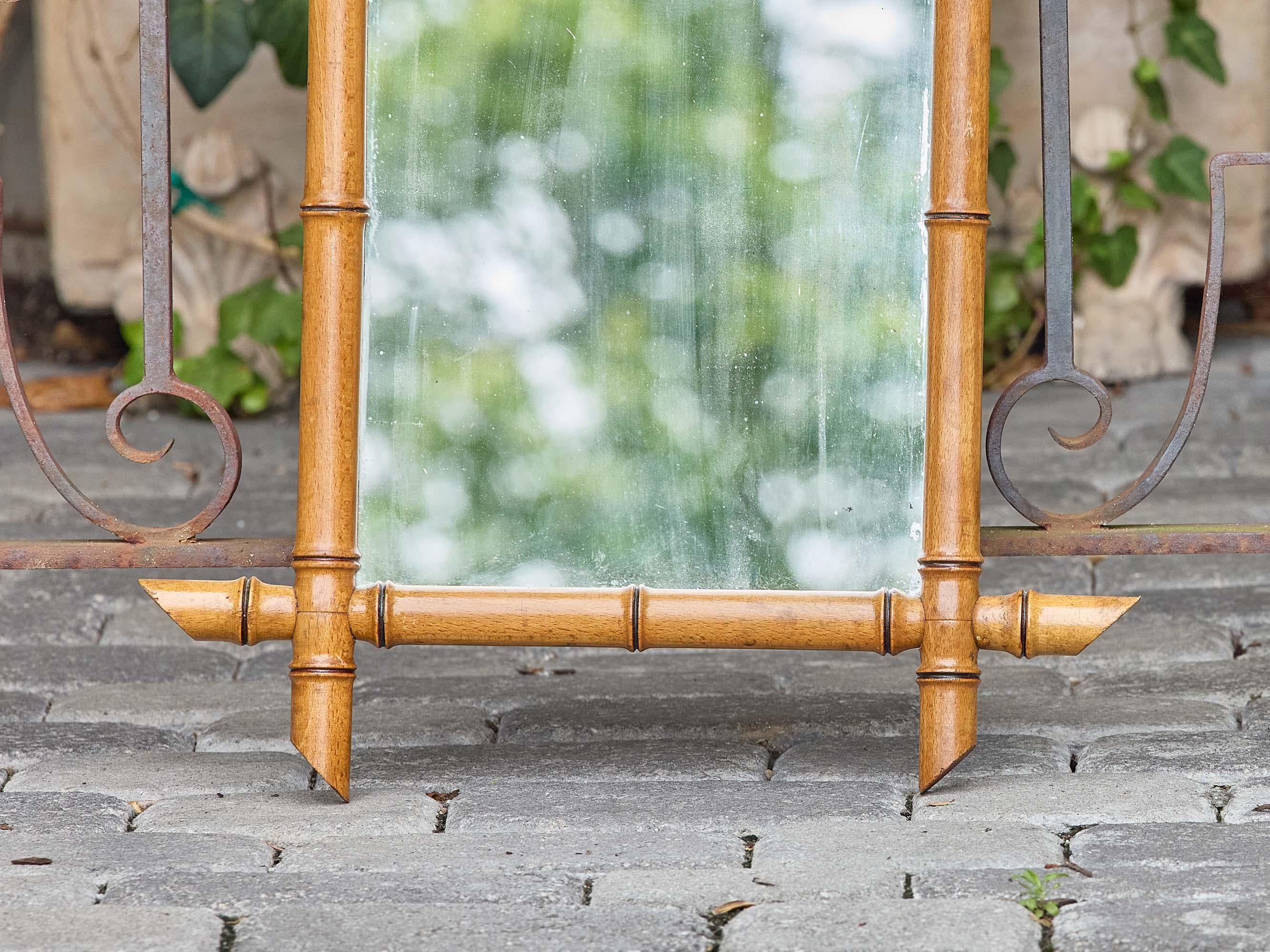 Francese Specchio da parete francese in finto bambù tornito con terminali affusolati, circa 1900 in vendita