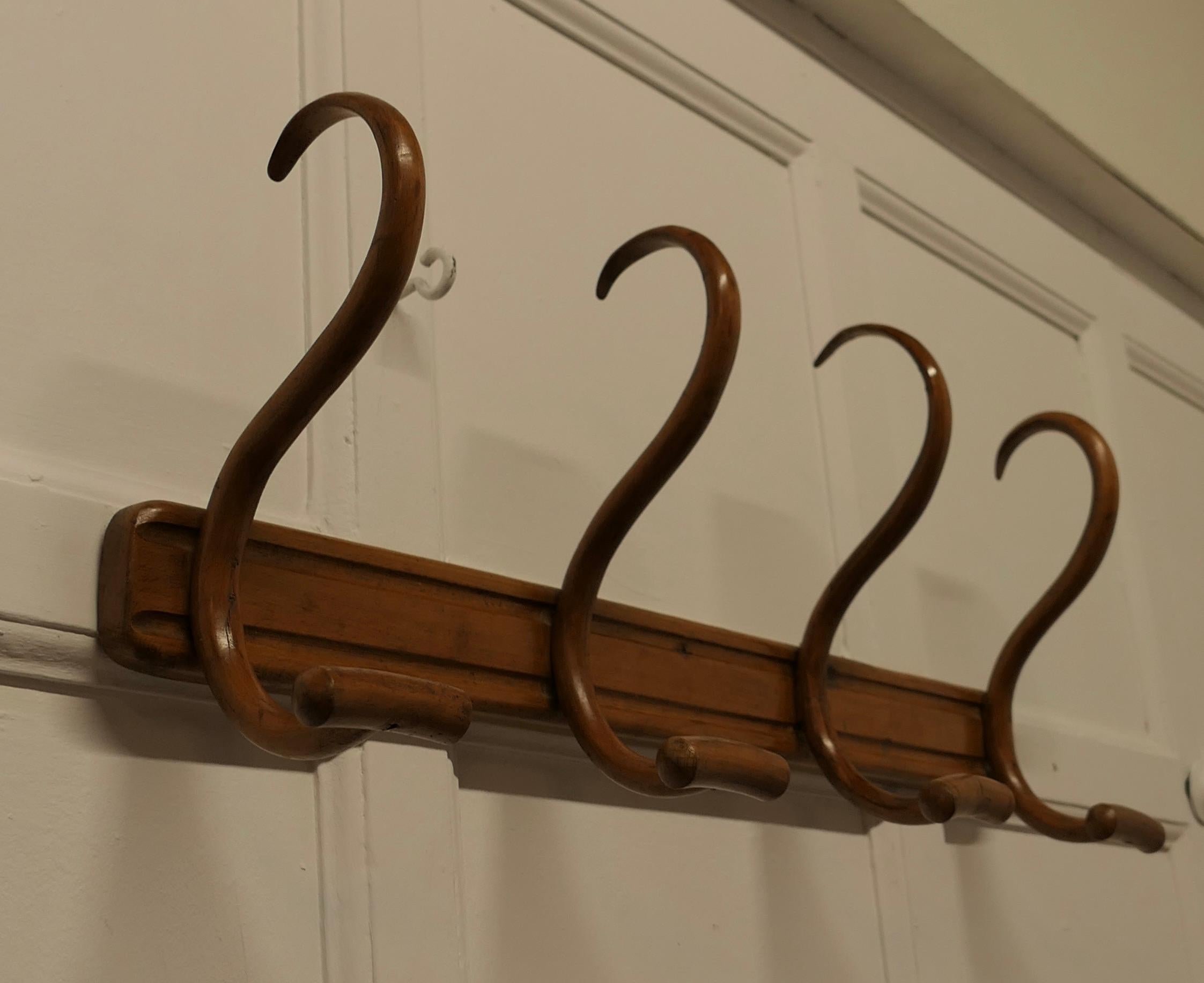 French Turned Golden Beech Hat and Coat Rack  In Good Condition For Sale In Chillerton, Isle of Wight