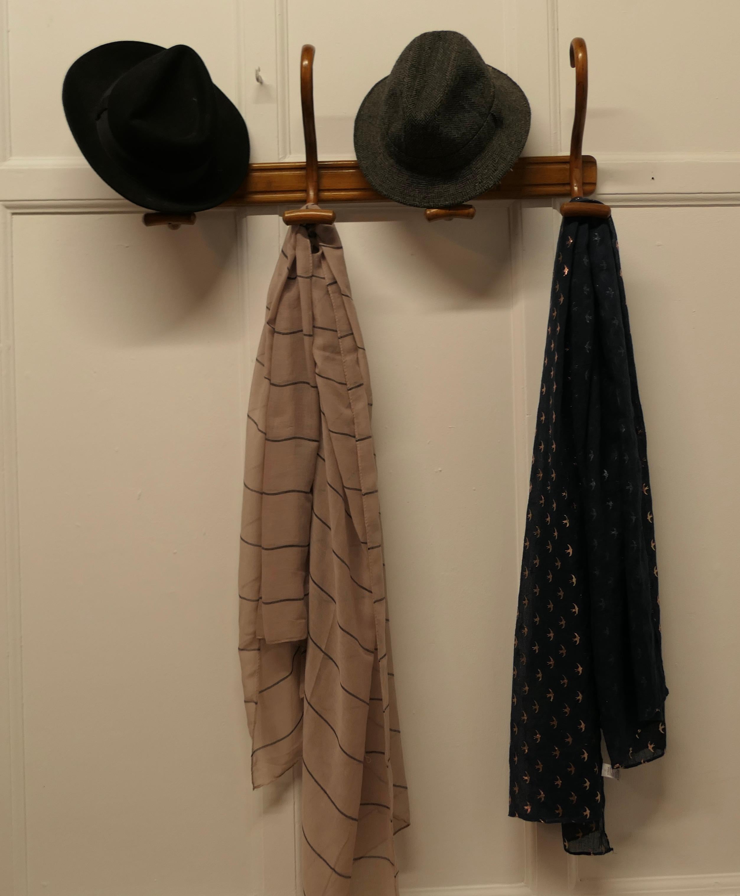 French Turned Golden Beech Hat and Coat Rack  For Sale 2
