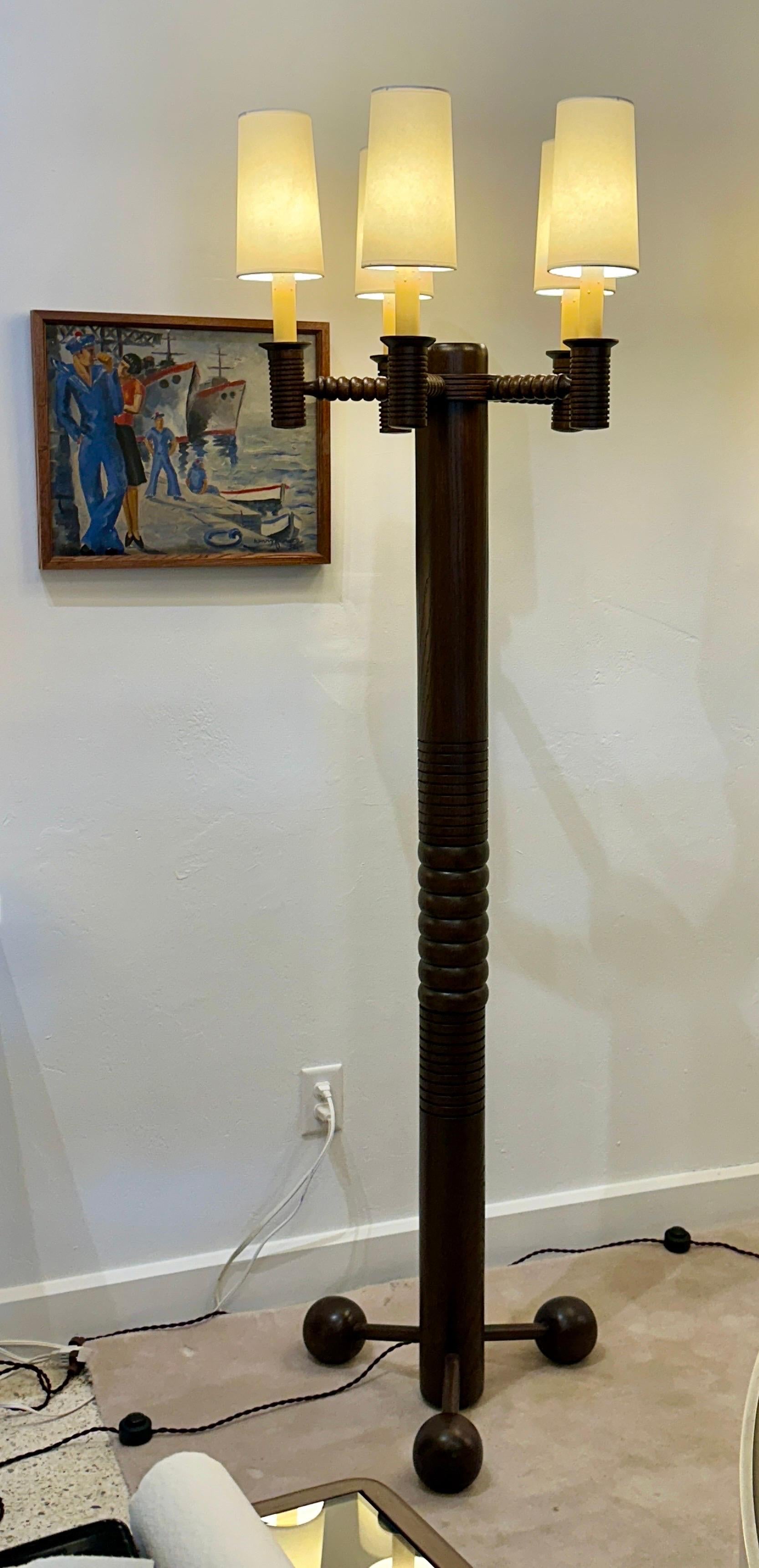 Französische 5-armige Stehlampe aus gedrechselter Eiche im Kandelaber-Stil – zweifach erhältlich im Angebot 11