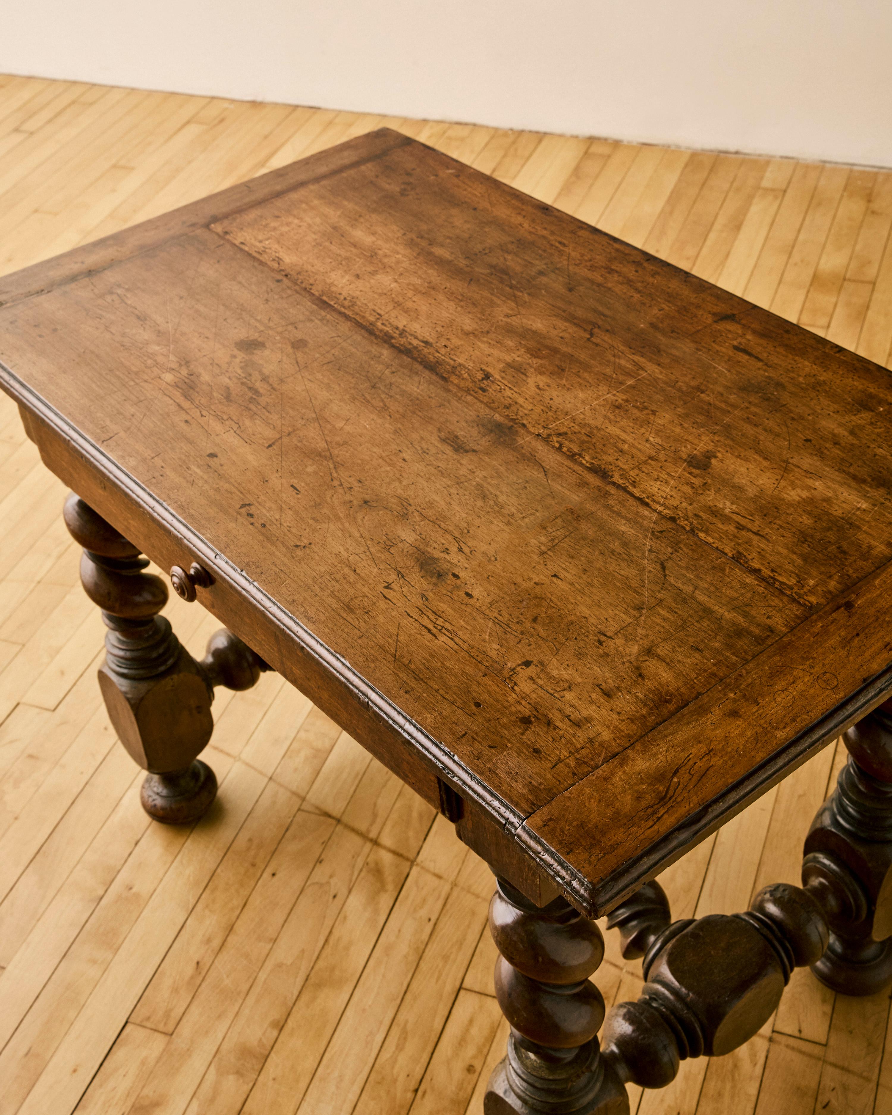 French Turned Wood Writing Table im Angebot 4