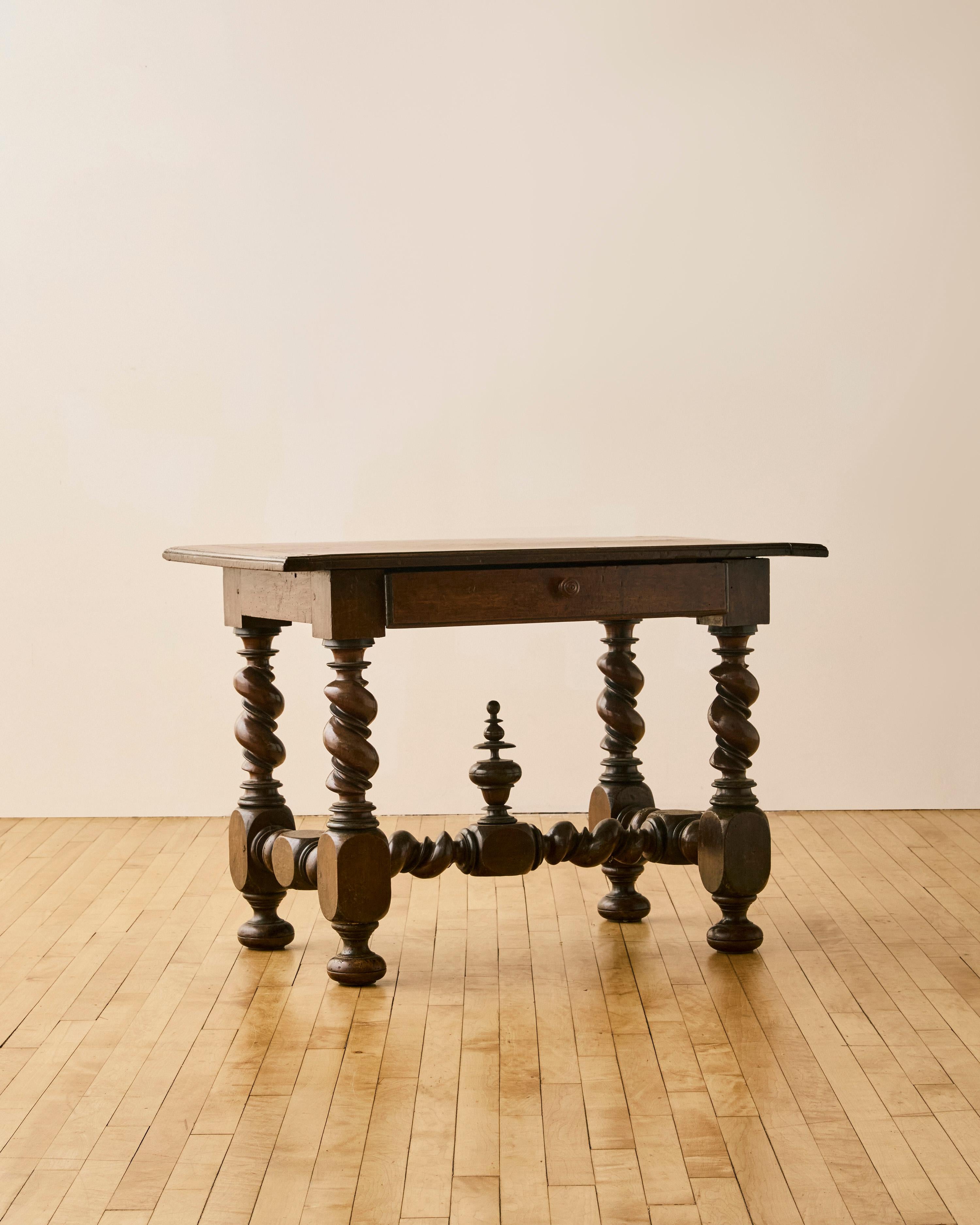 French Turned Wood Writing Table (Französisch) im Angebot