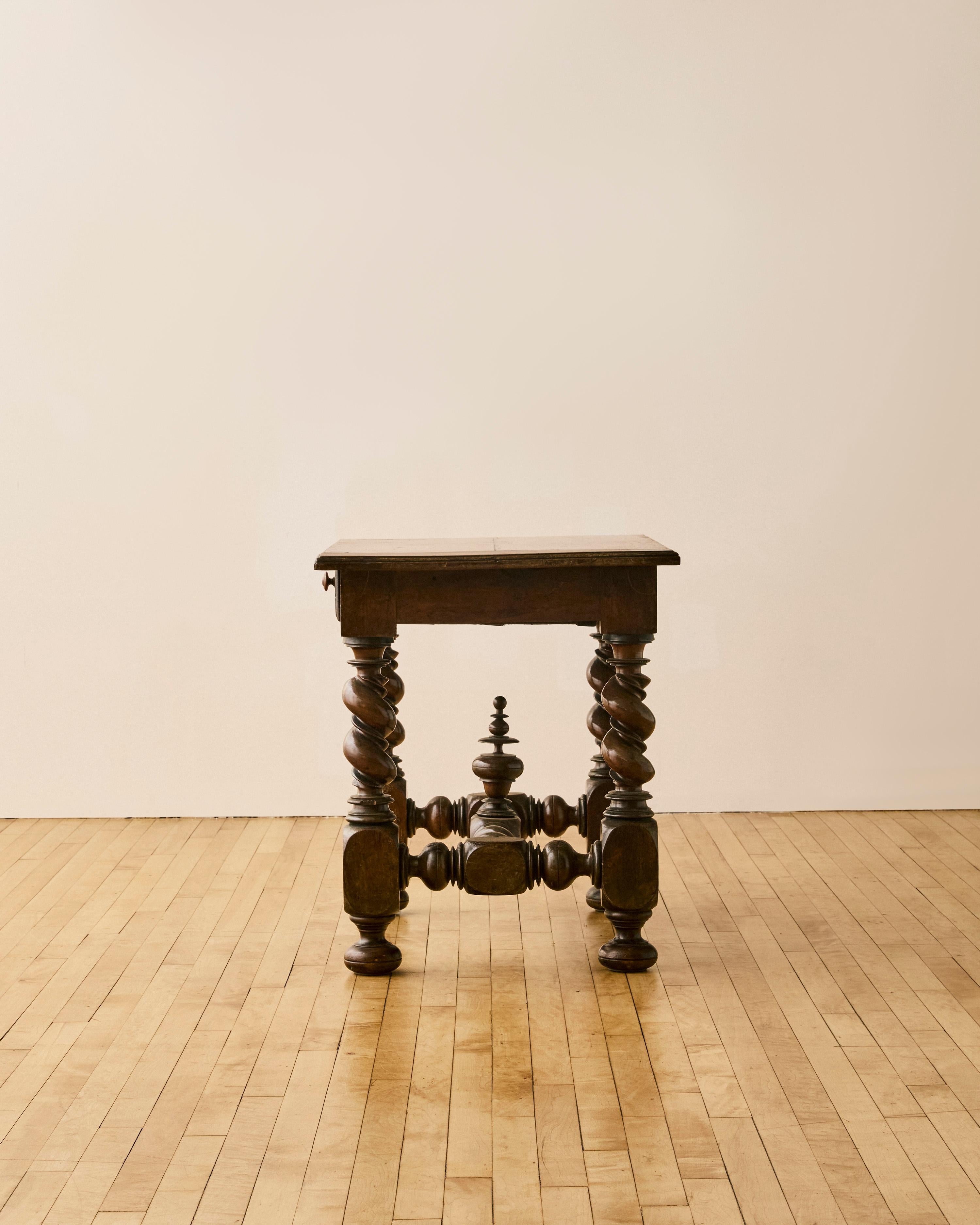 French Turned Wood Writing Table im Zustand „Gut“ im Angebot in Long Island City, NY