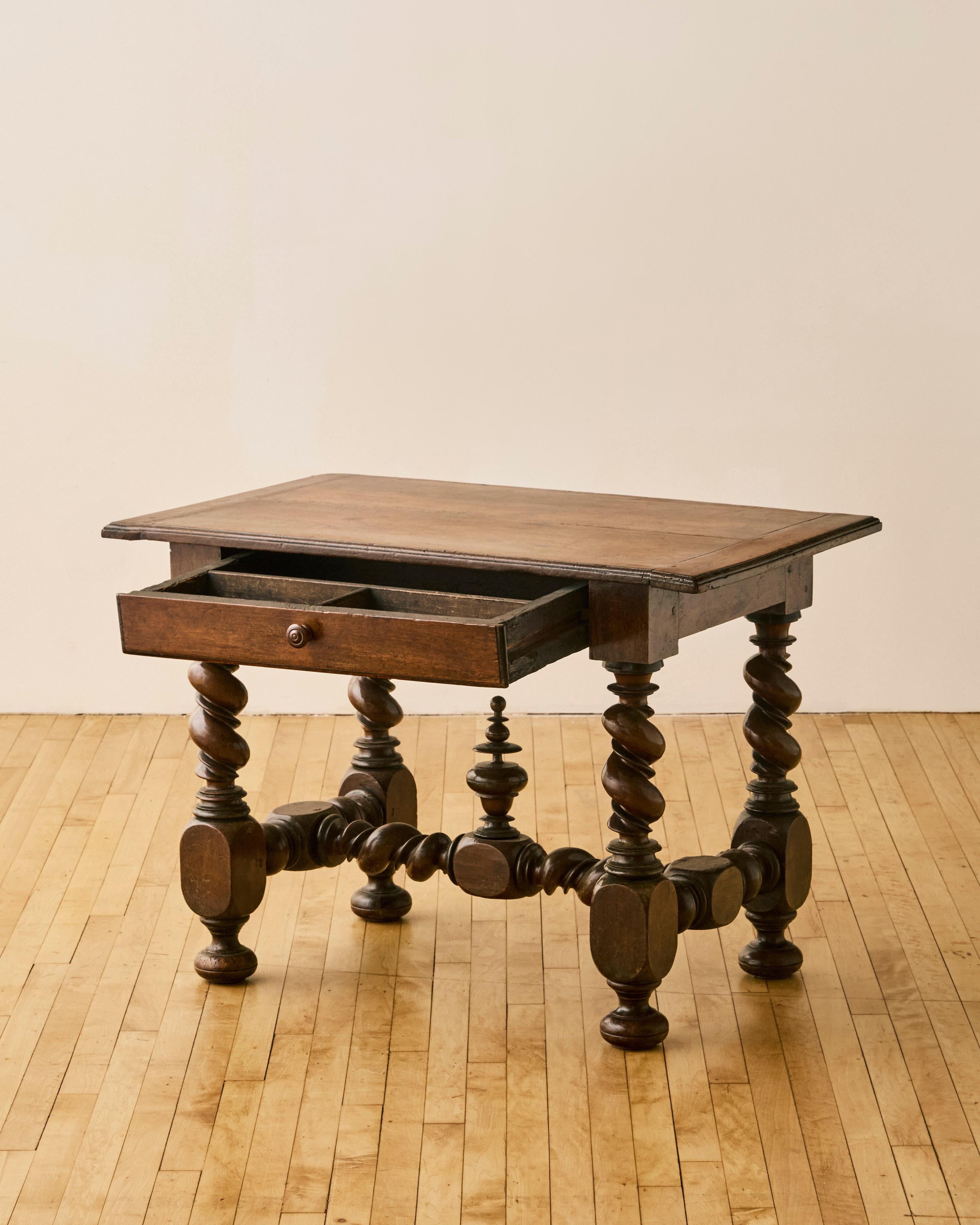 French Turned Wood Writing Table im Angebot 1