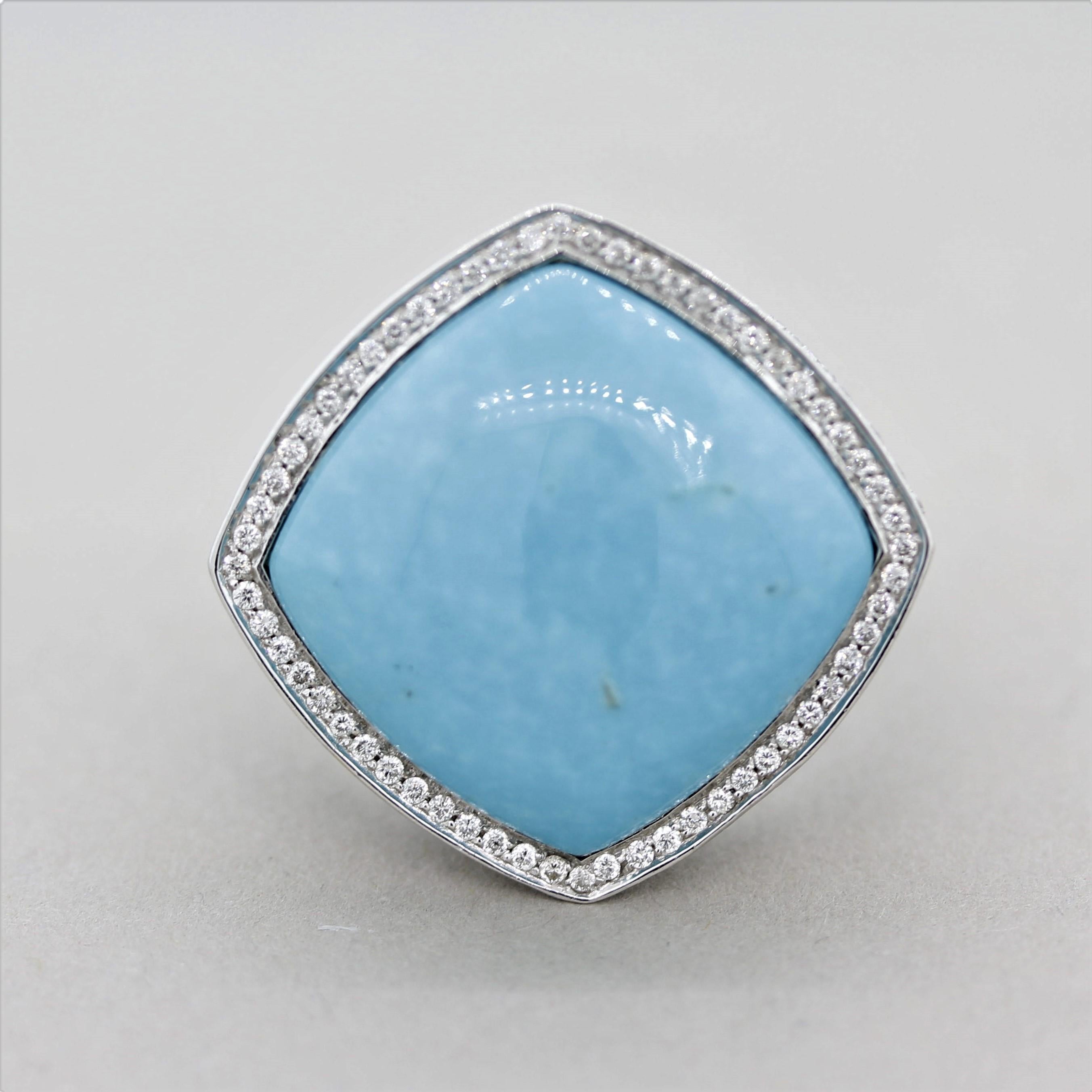 Exceptionnelle bague fabriquée en France avec un grand morceau de turquoise bleu ciel en forme de cerf-volant. Elle est rehaussée de 3,19 carats de fins diamants ronds de taille brillant qui rehaussent la turquoise de leur éclat et de leur