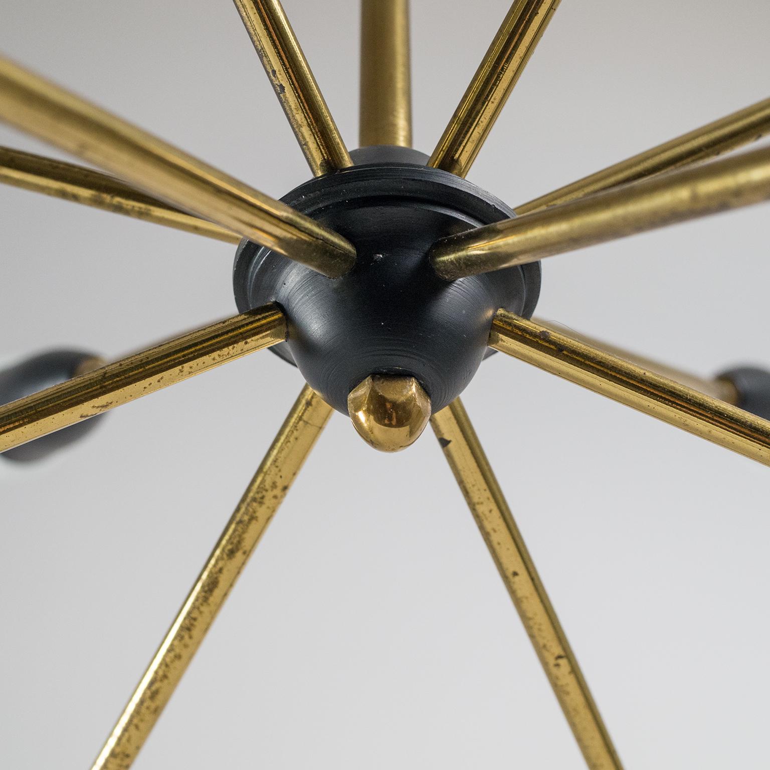 French Twelve-Arm Brass Sputnik Chandelier, 1950s (Mitte des 20. Jahrhunderts)