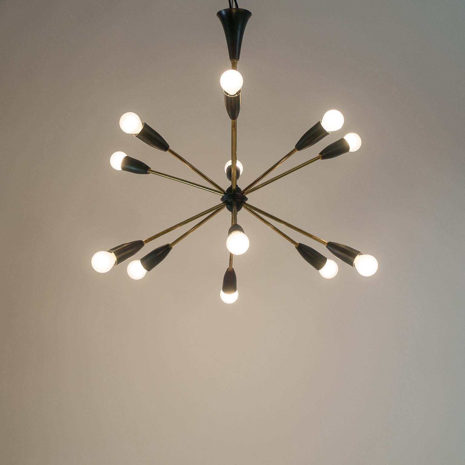 French Twelve-Arm Brass Sputnik Chandelier, 1950s (Lackiert)